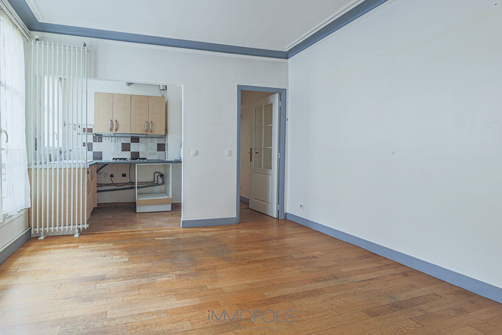 Beautiful 3 rooms at the compact plan in Montmartre, rue Ravignan 8