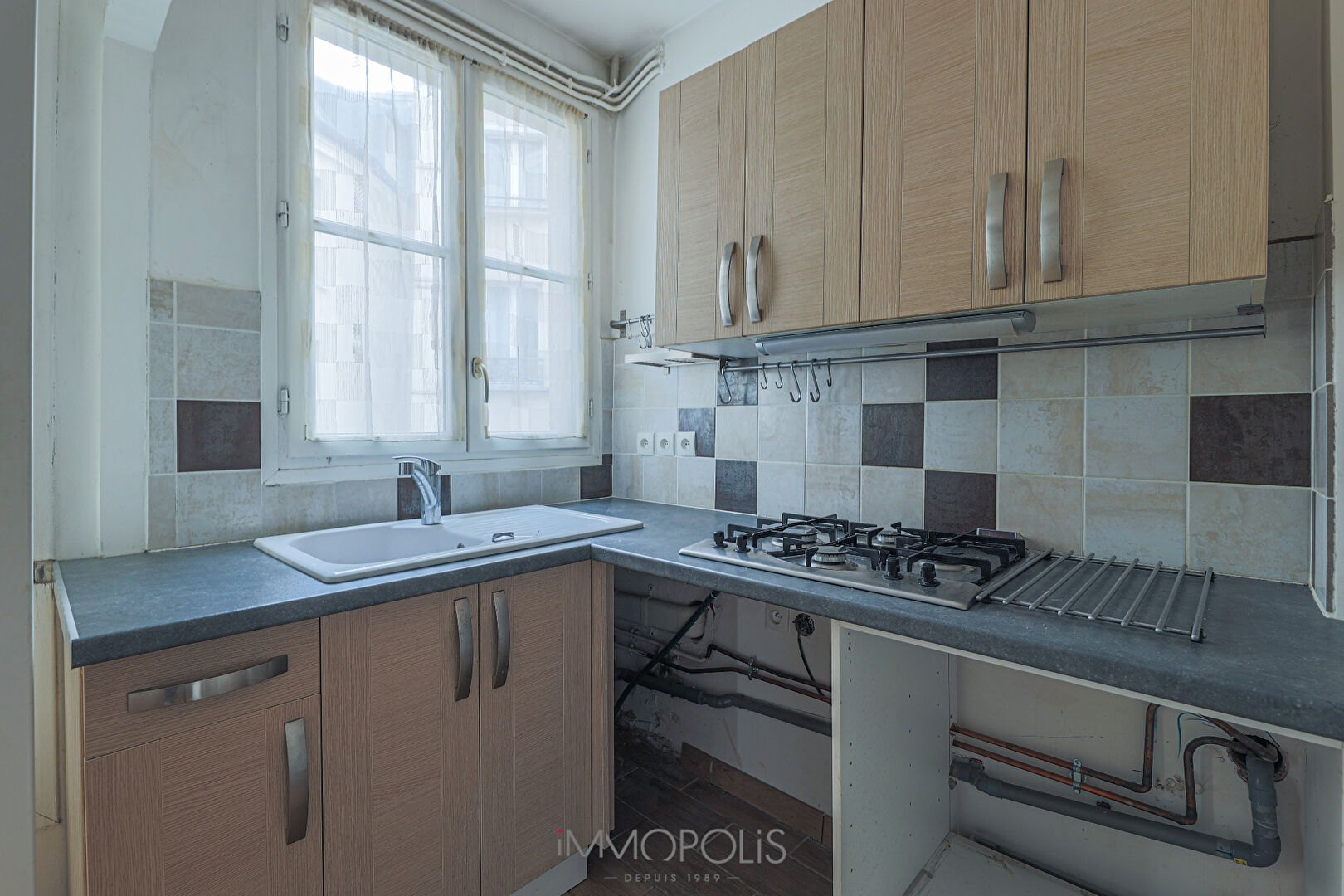 Beautiful 3 rooms at the compact plan in Montmartre, rue Ravignan 9