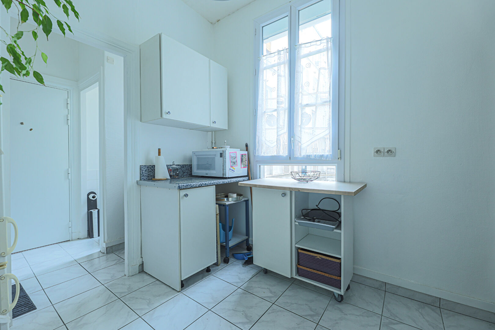 Sacré -Coeur rue Feutrier – Paris 2 -room apartment 3