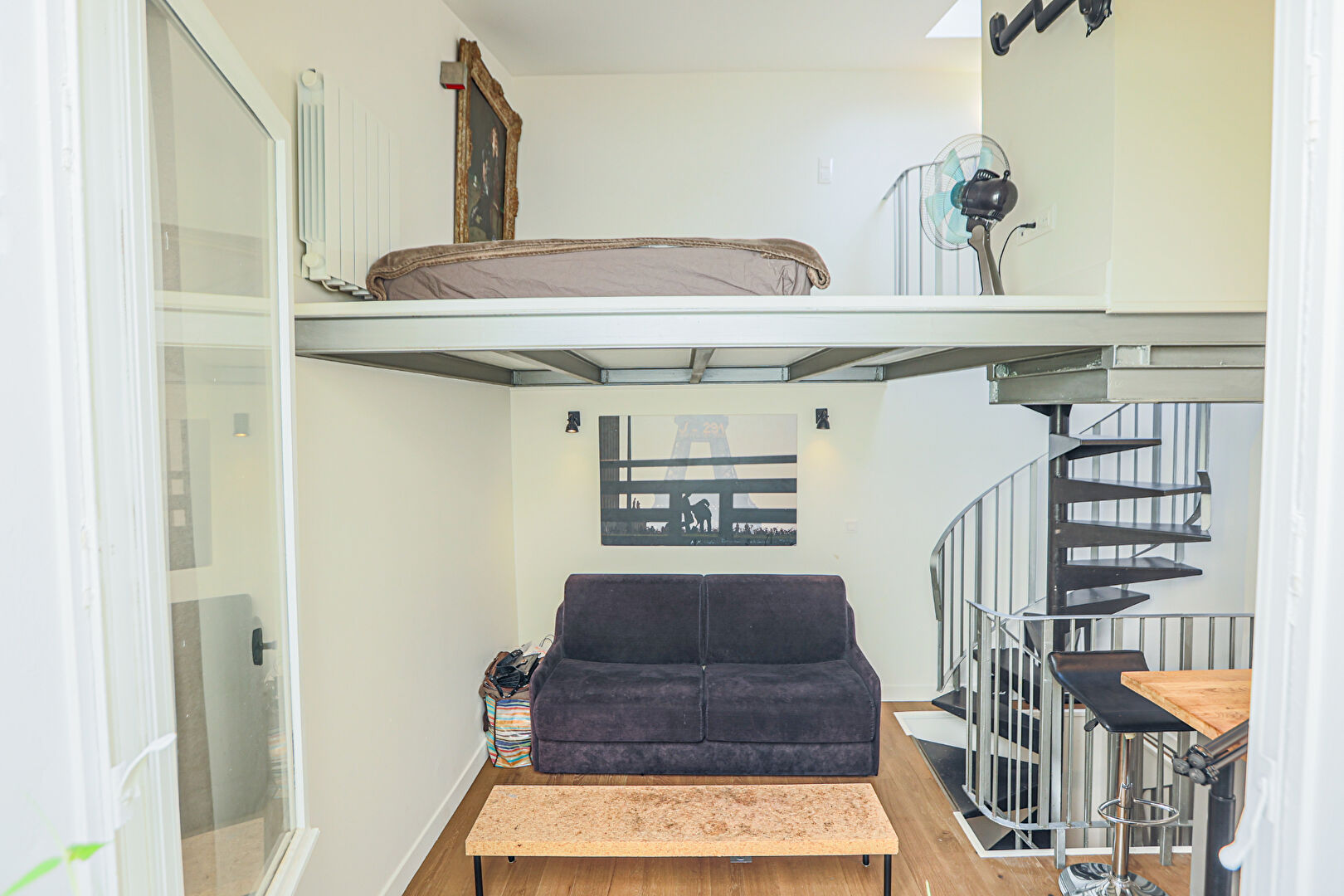Abbesses real small quiet house on court with an excellent DPE! 3