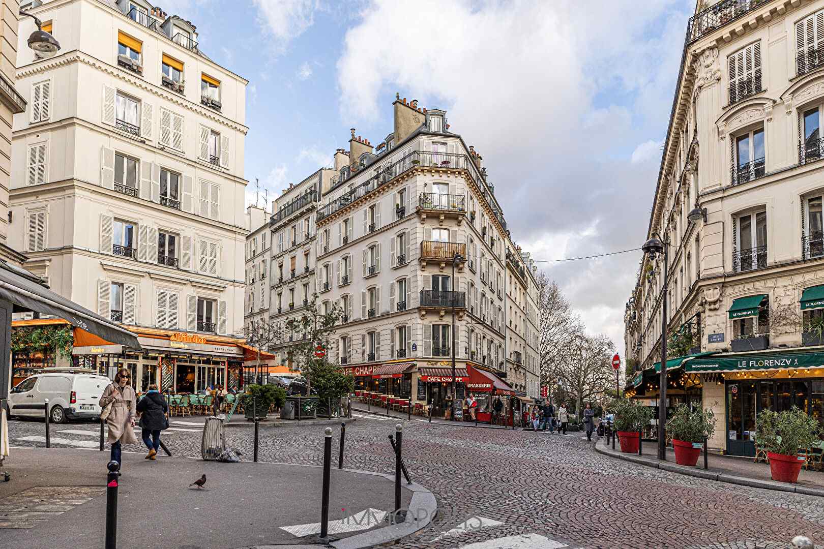 Abbesses, beautiful 2 rooms in the last floor, clear and calm 13
