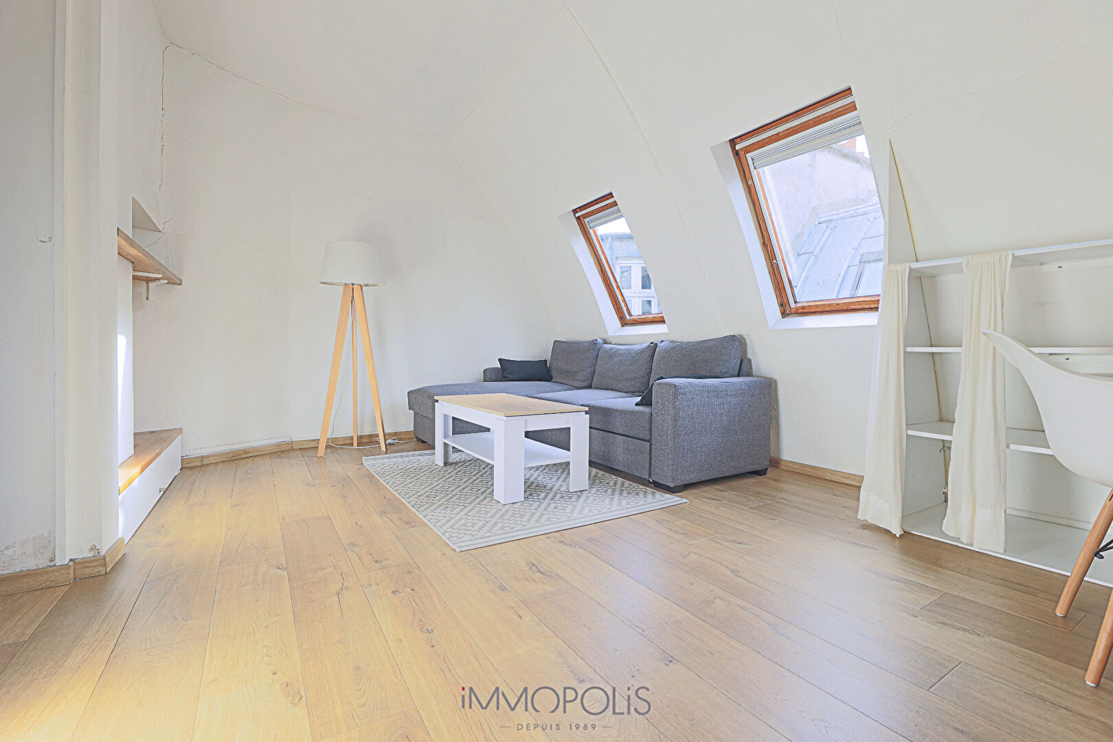 Abbesses, beautiful 2 rooms in the last floor, clear and calm 3