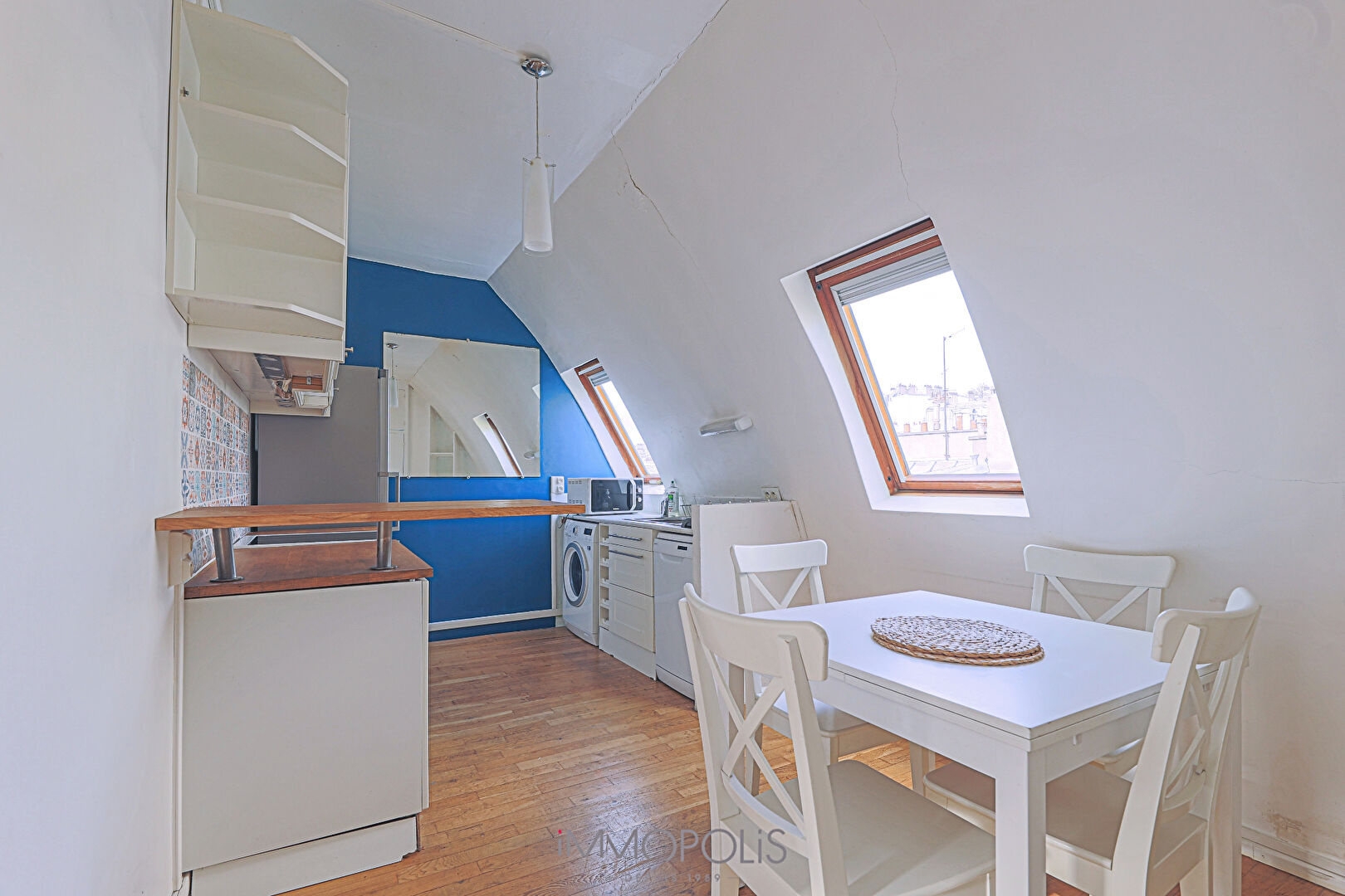 Abbesses, beautiful 2 rooms in the last floor, clear and calm 4