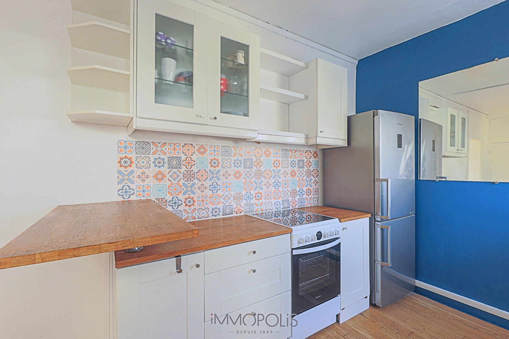 Abbesses, beautiful 2 rooms in the last floor, clear and calm 5