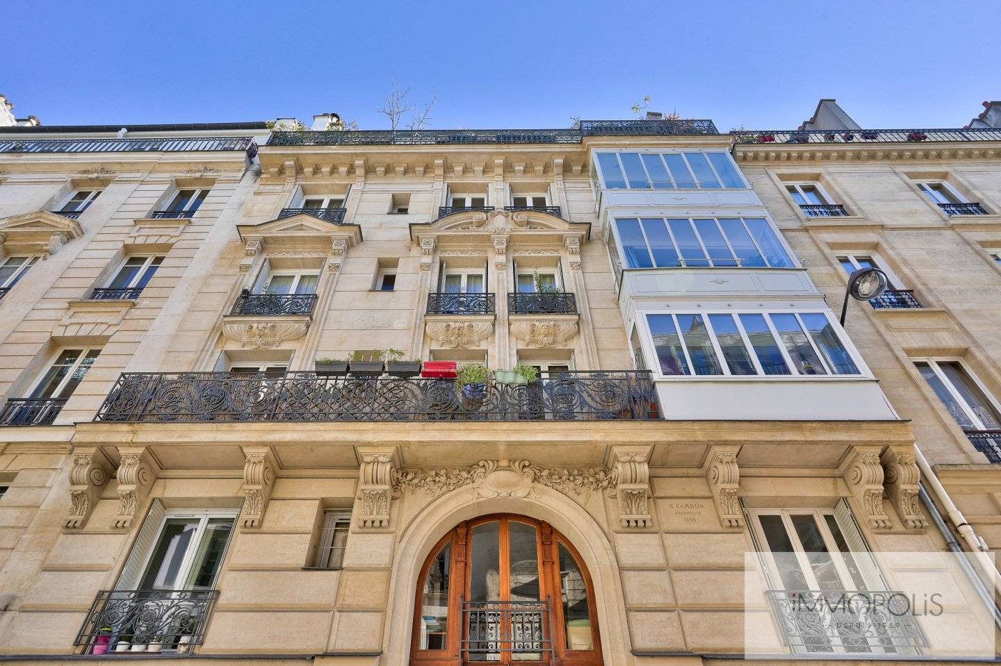Street Constance in the heart of the Abbesses. 14
