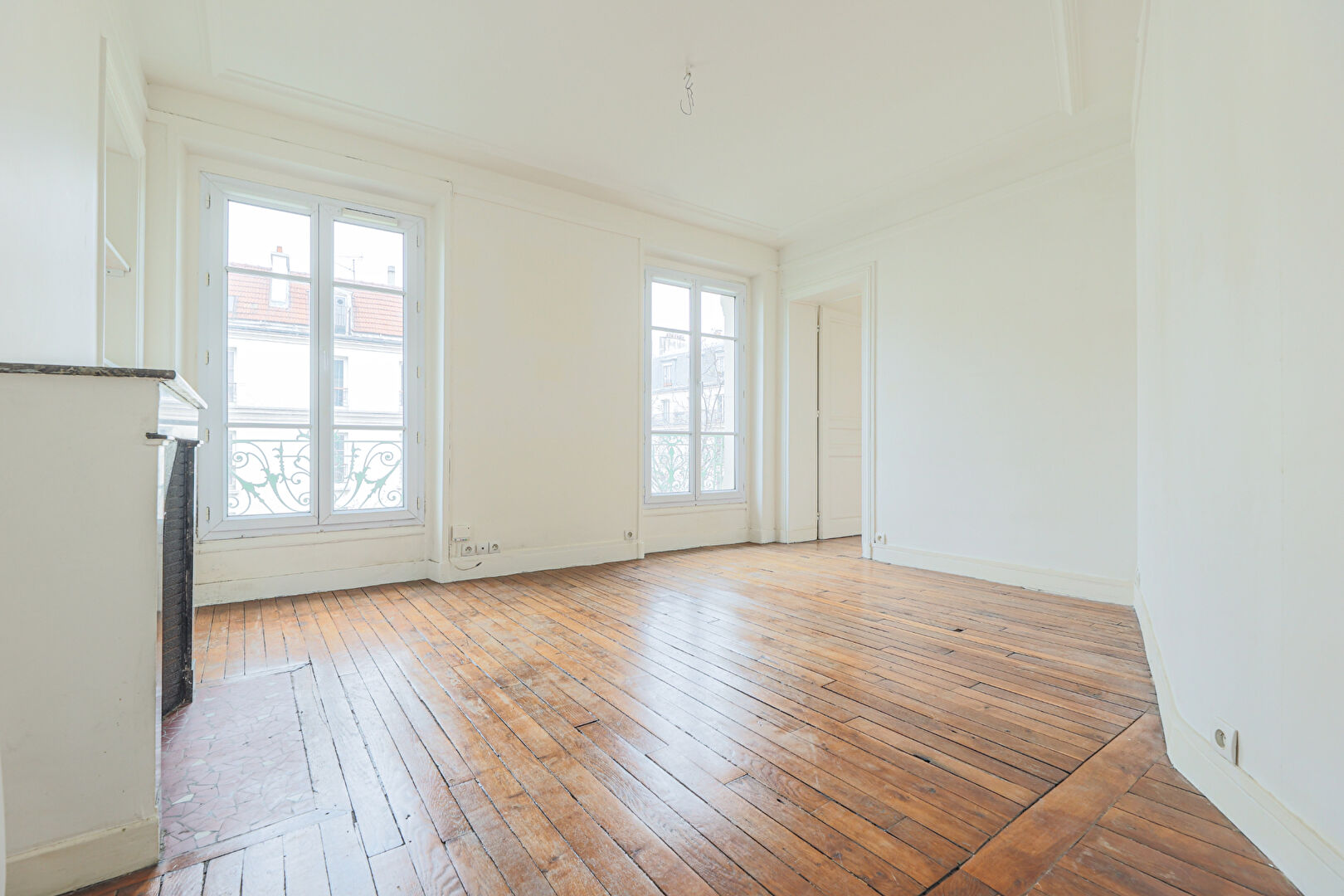 Large 2 full sky rooms MAIRIE SECTORS 1