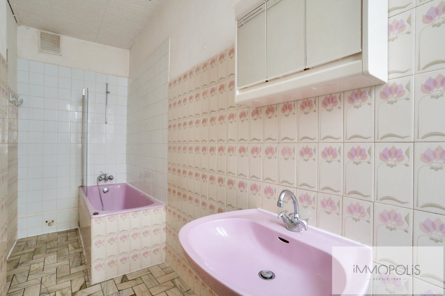 Studio rue Durantin aux Abbesses. 12