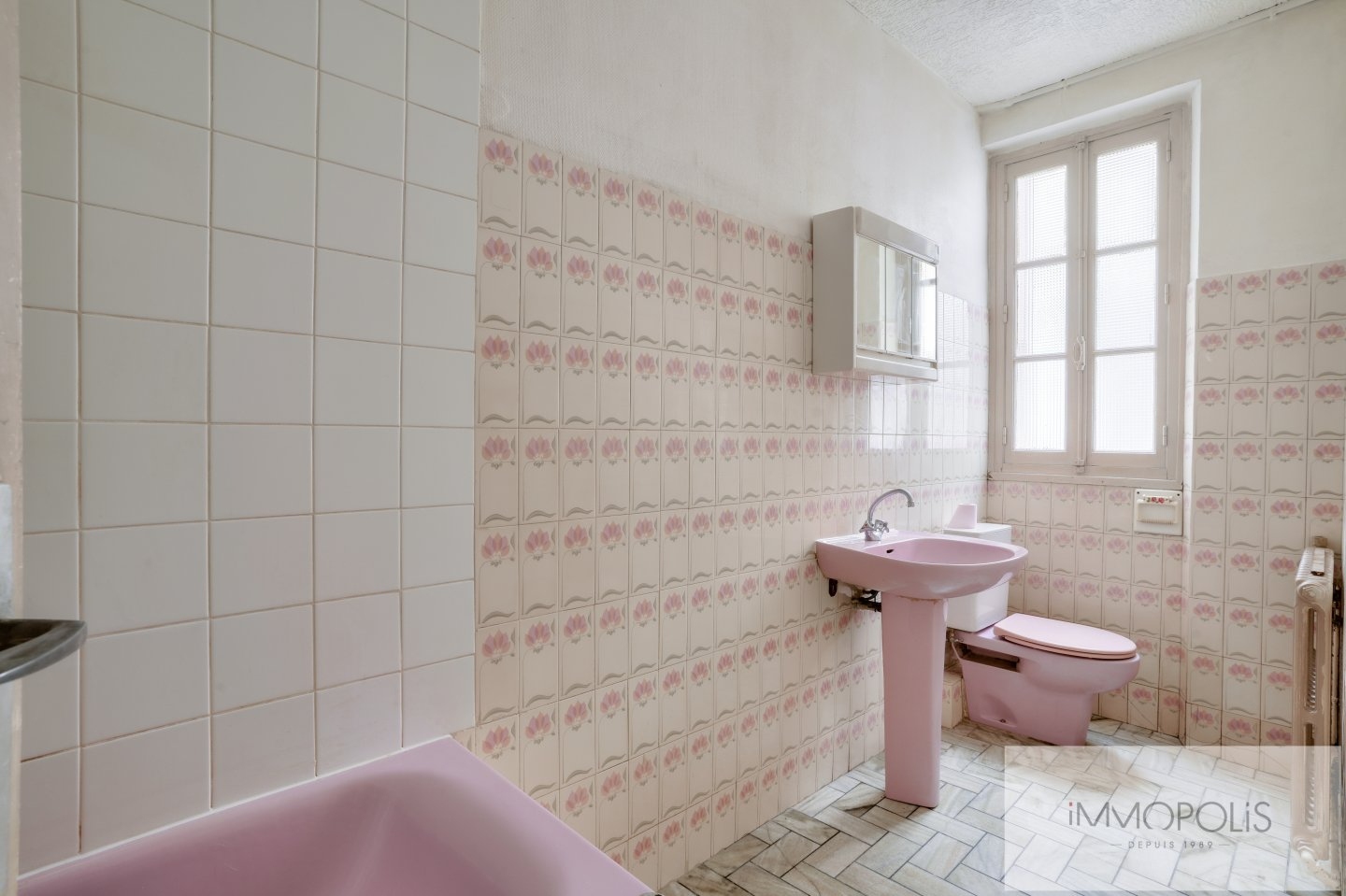 Studio rue Durantin aux Abbesses. 13