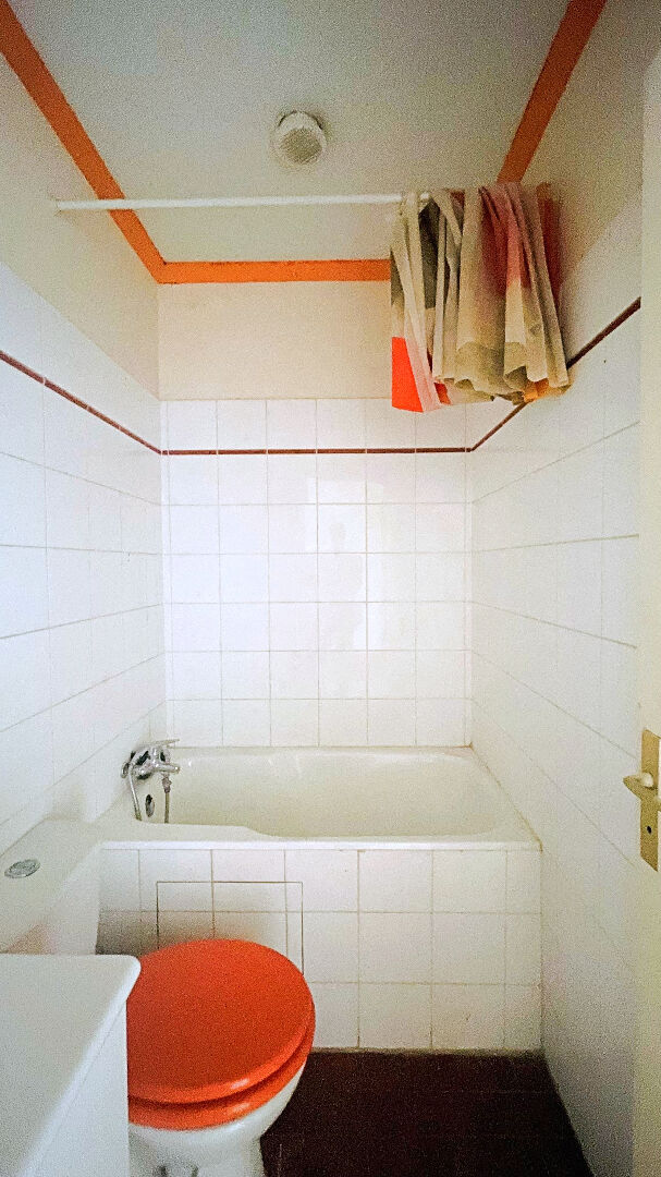 Good deal: 45 m² modernizing apartment in the heart of the abbesses in Monamrtre! 7