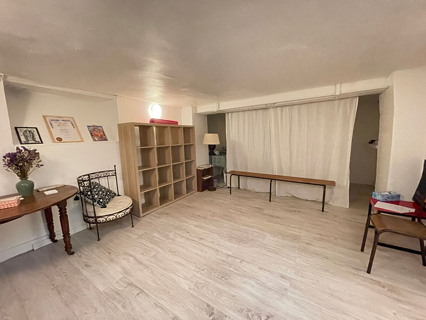 Cession de droit au bail d’une magnifique boutique d’angle à Montmartre – très faible loyer ! 4