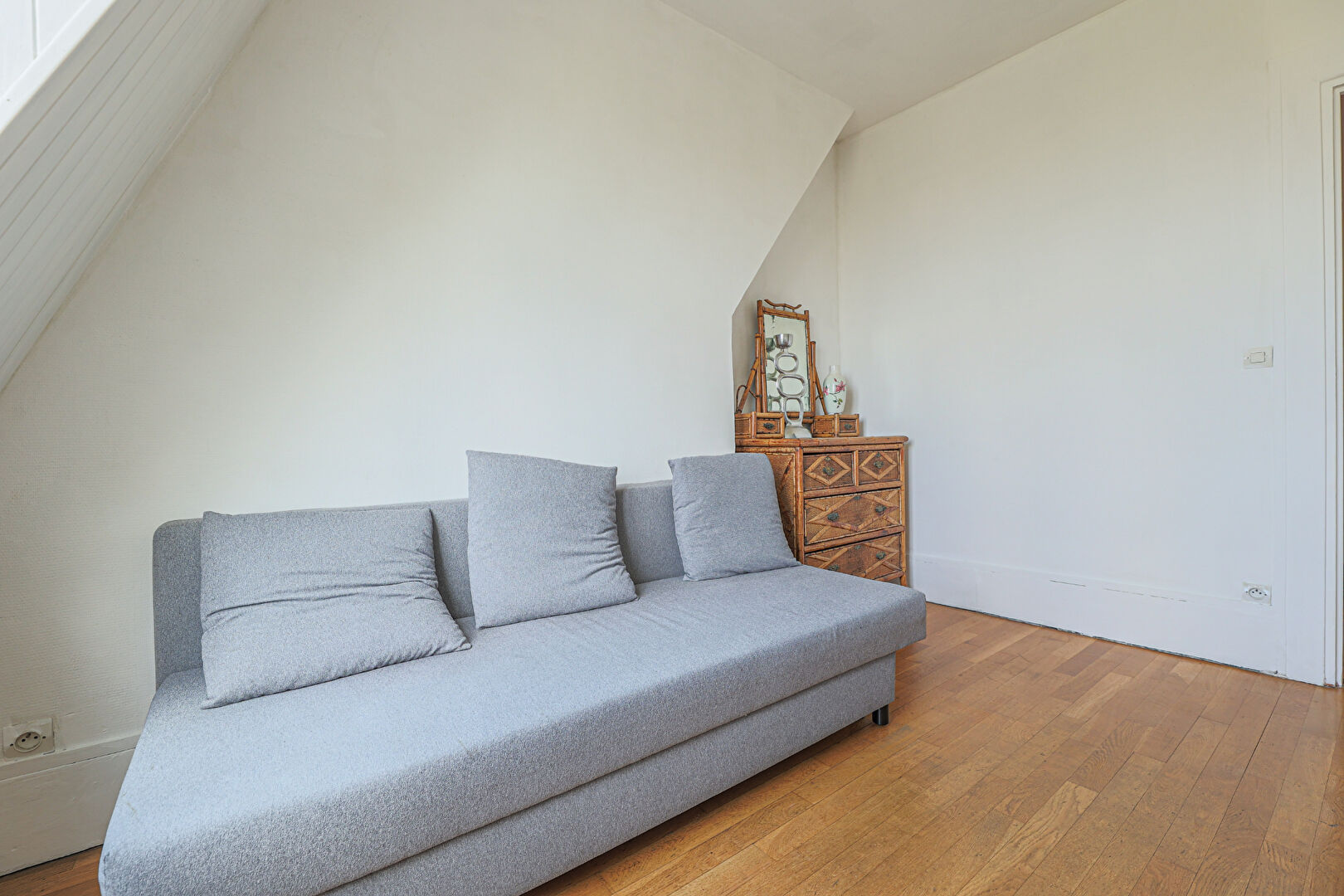 Studio avec vue imprenable cimetière de Montmartre ! 4
