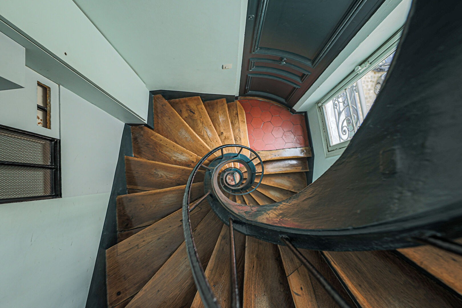 Exceptional: in the heart of the Marais, magnificent last floor studio with clear view: exceptional place to visit urgently! 11