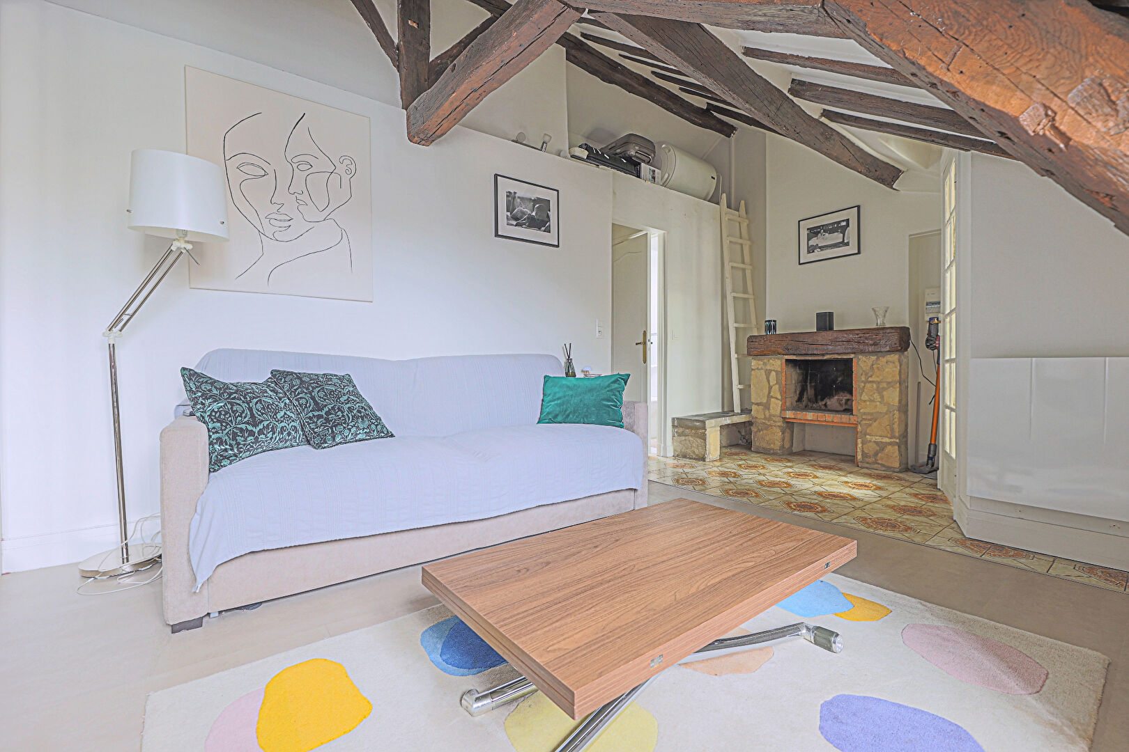 Exceptional: in the heart of the Marais, magnificent last floor studio with clear view: exceptional place to visit urgently! 5