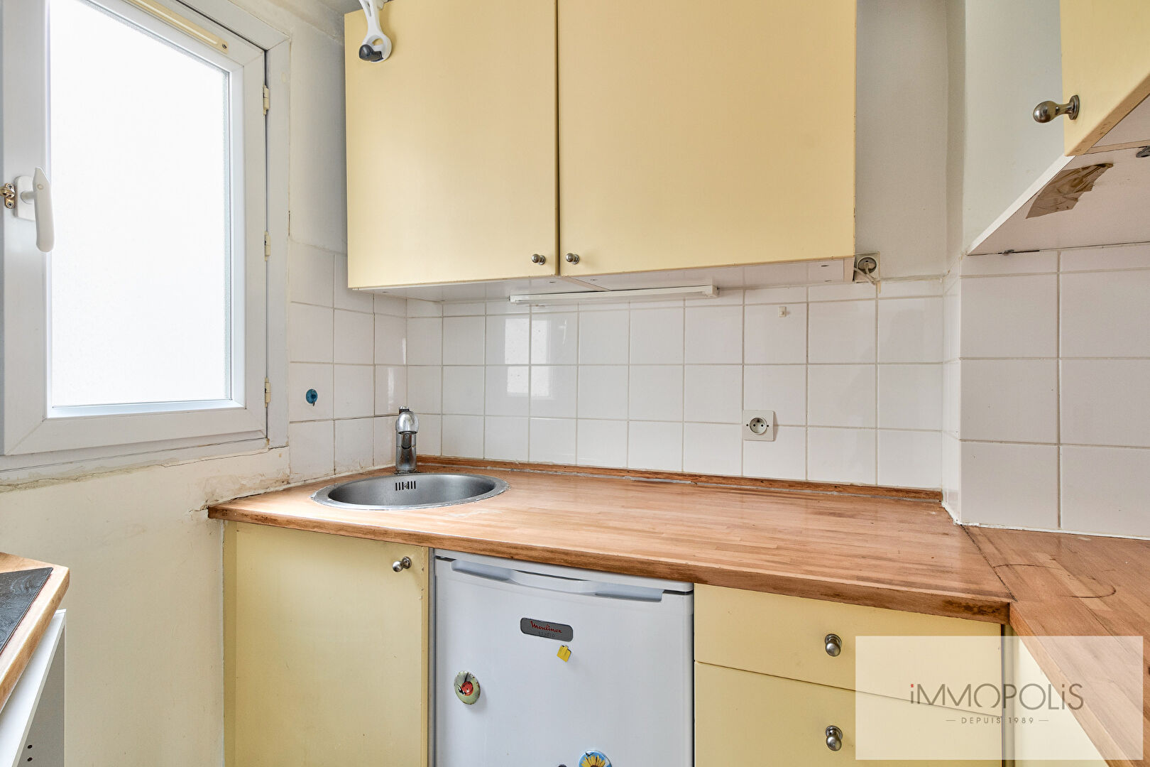 Large studio with clear vis-à-vis, in 6th and top floor with lift, in full so-fi! 6