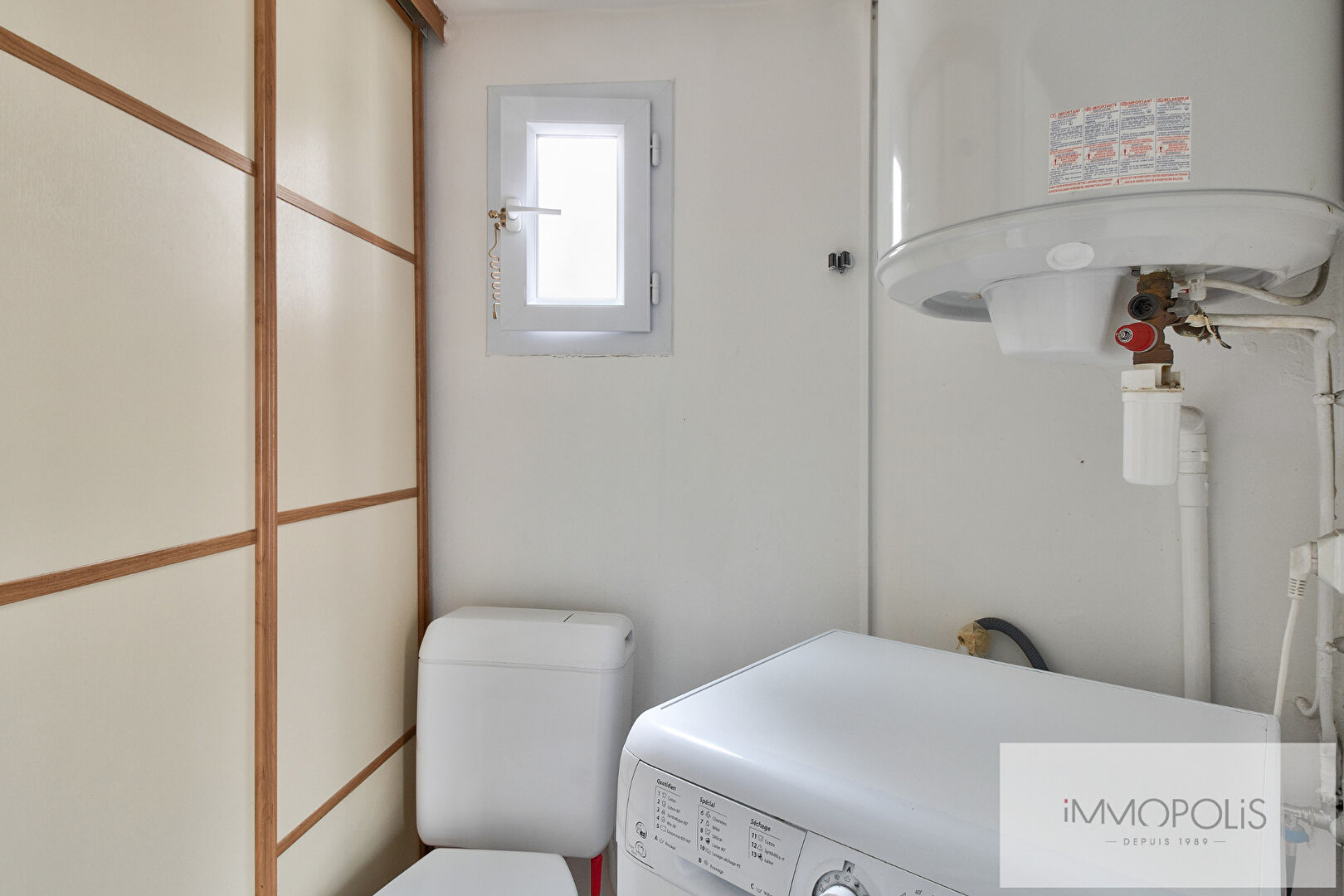 Large studio with clear vis-à-vis, in 6th and top floor with lift, in full so-fi! 8