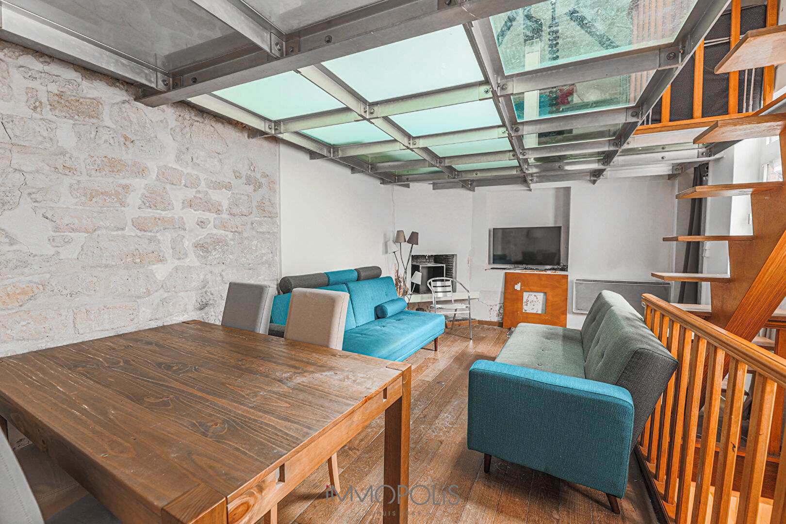 Abbesses real small house in peace on courtyard 4