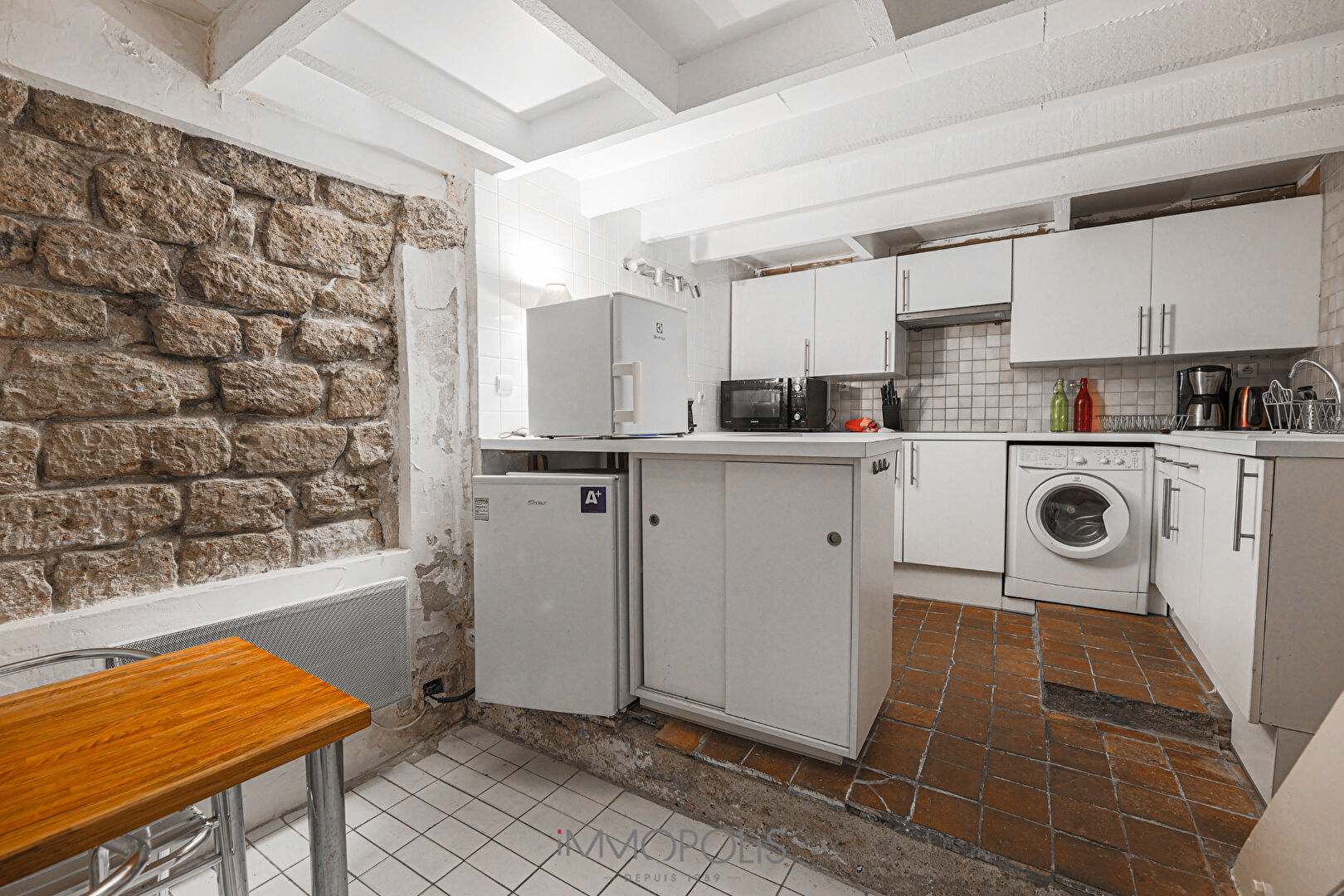 Abbesses real small house in peace on courtyard 7