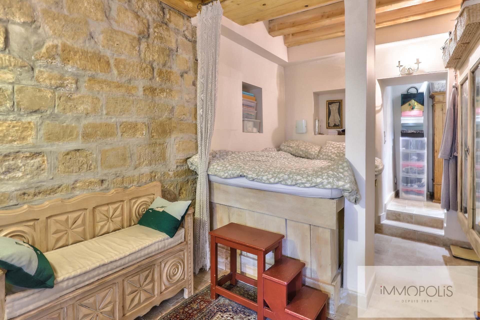 Montmartre, rue Gabrielle, magnificent 2 pieces entirely renovated with stones, bricks and exposed beams: like a house! 8
