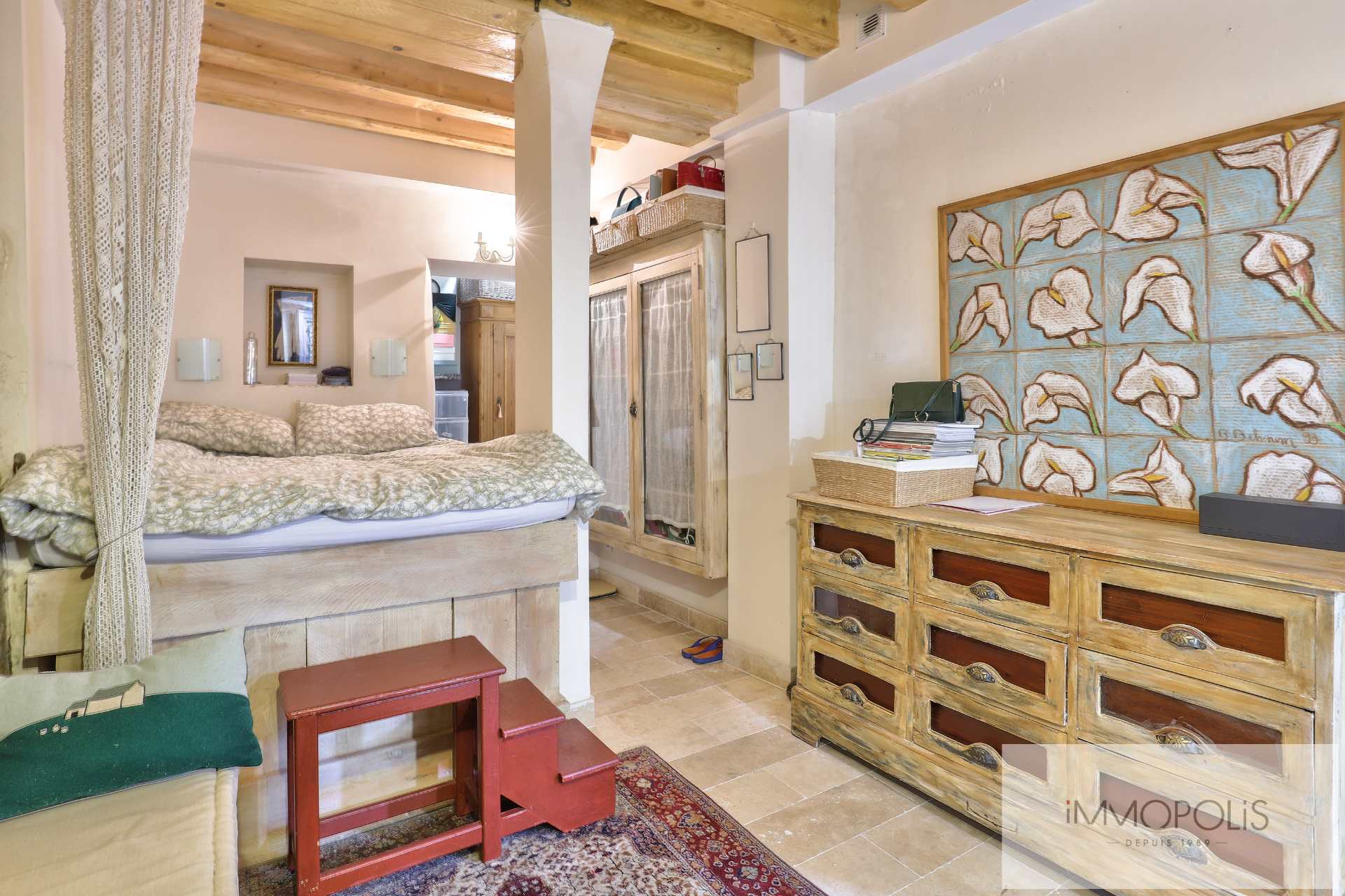 Montmartre, rue Gabrielle, magnificent 2 pieces entirely renovated with stones, bricks and exposed beams: like a house! 9