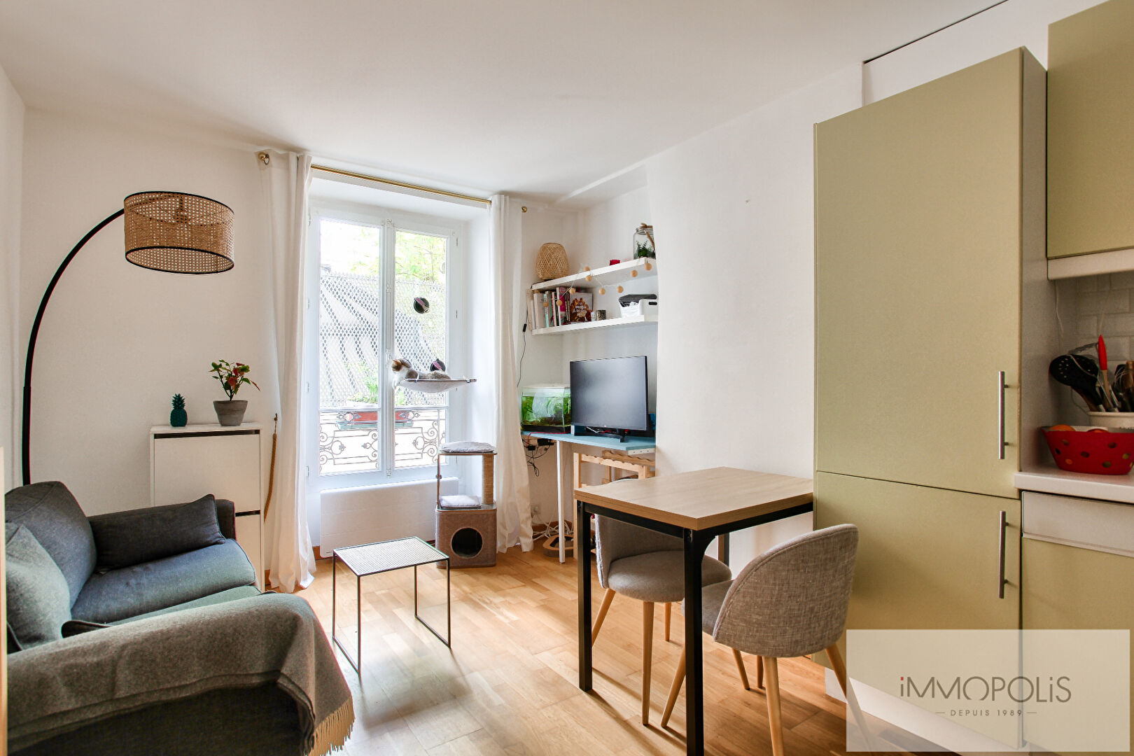 Three -room apartment in the heart of the abbesses 1