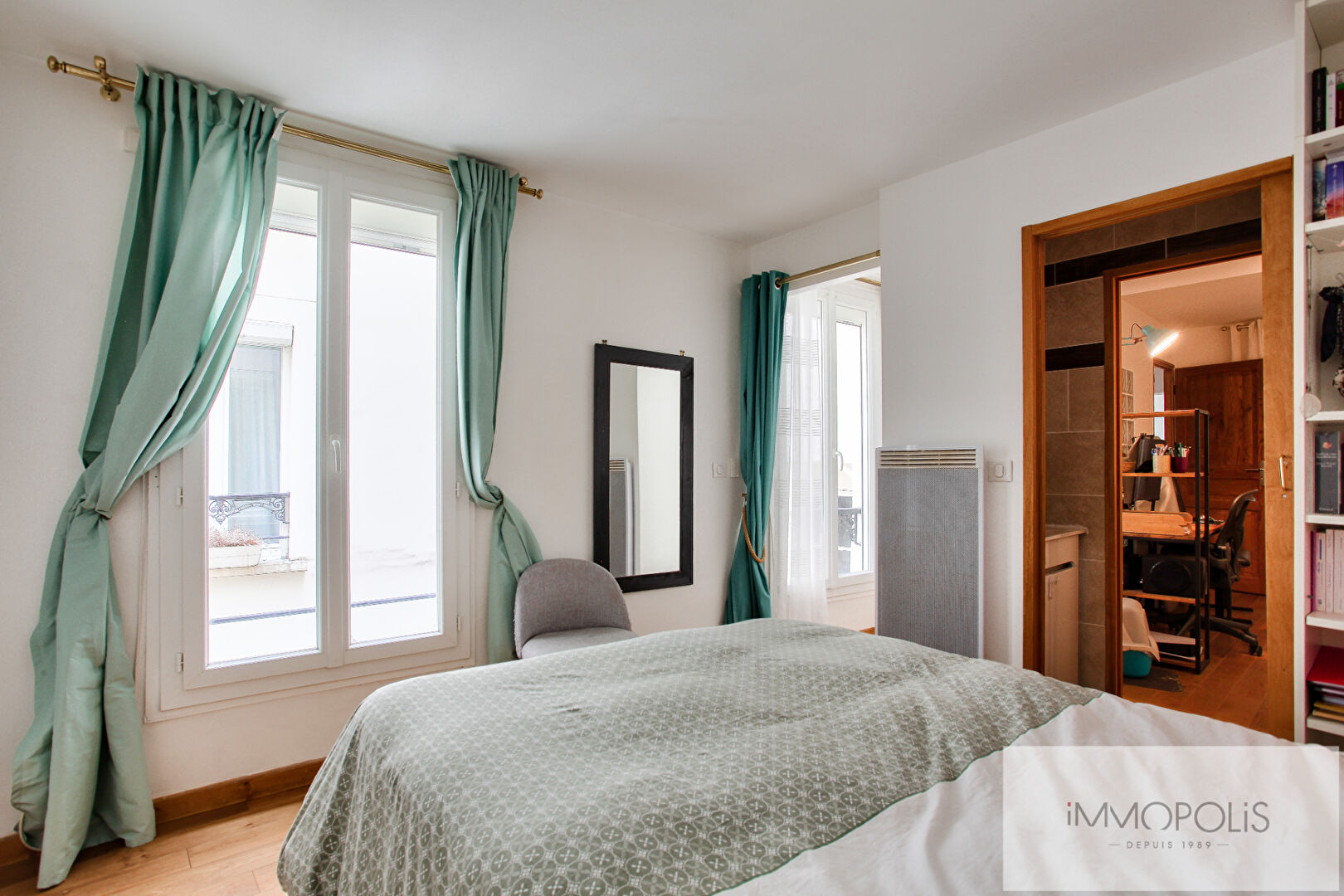 Three -room apartment in the heart of the abbesses 6