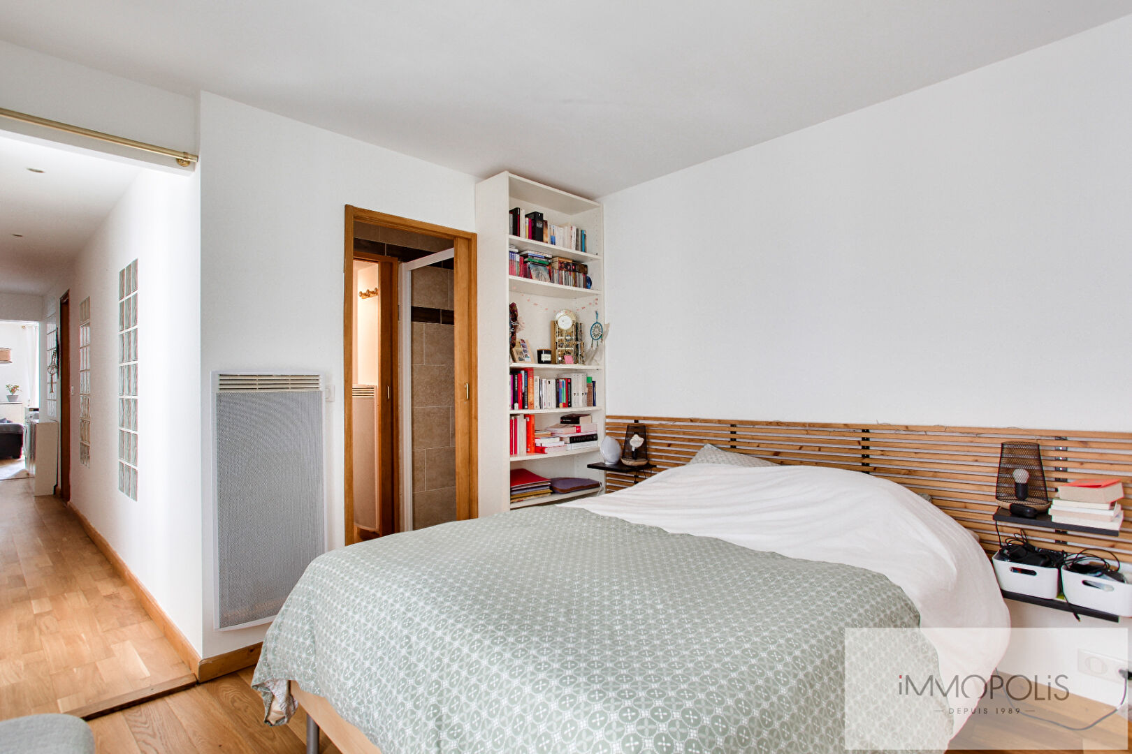 Three -room apartment in the heart of the abbesses 8