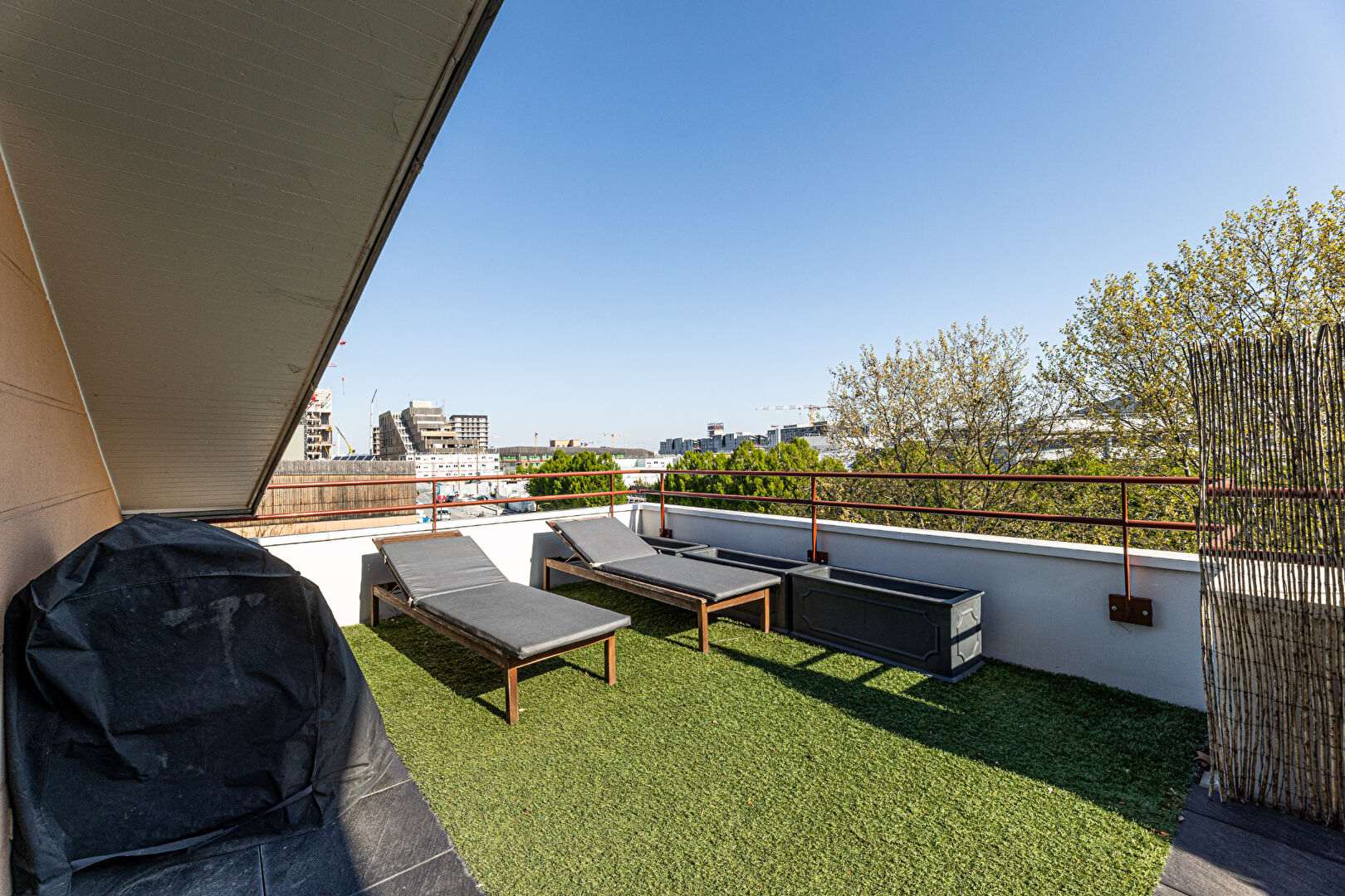 Appartement familial de 74 m² environs en dernier étage avec terrasse! 3