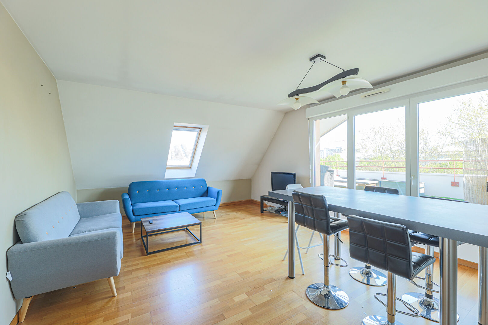 Appartement familial de 74 m² environs en dernier étage avec terrasse! 5