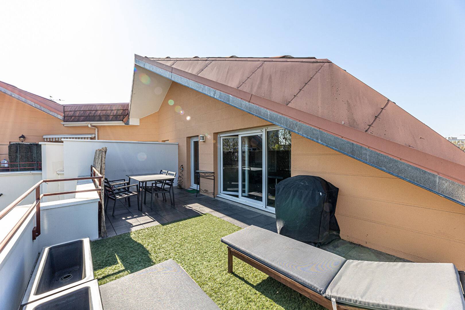 Appartement familial de 74 m² environs en dernier étage avec terrasse! 1