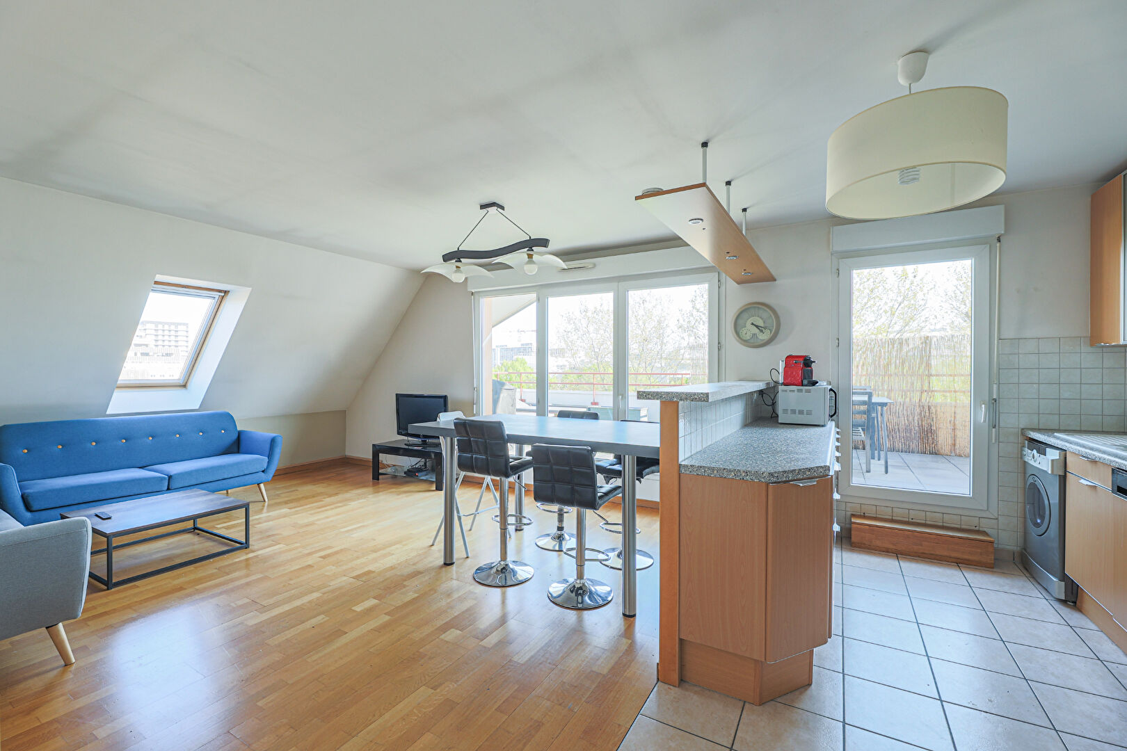 Appartement familial de 74 m² environs en dernier étage avec terrasse! 4