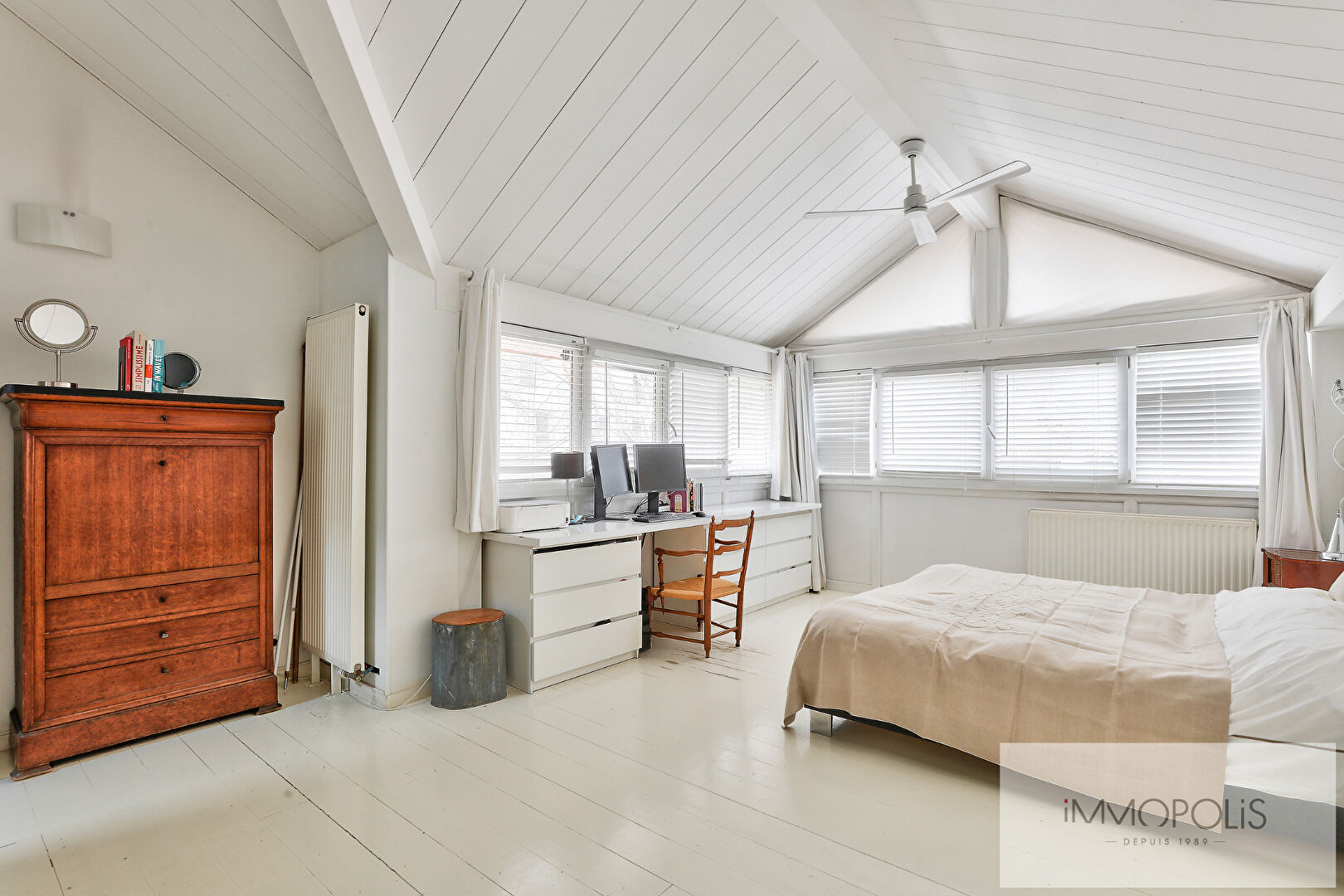 Off-Market: House with exceptional services in Saint Ouen sur Seine, 6 rooms, large reception, 1 interior courtyard and 1 terrace 15