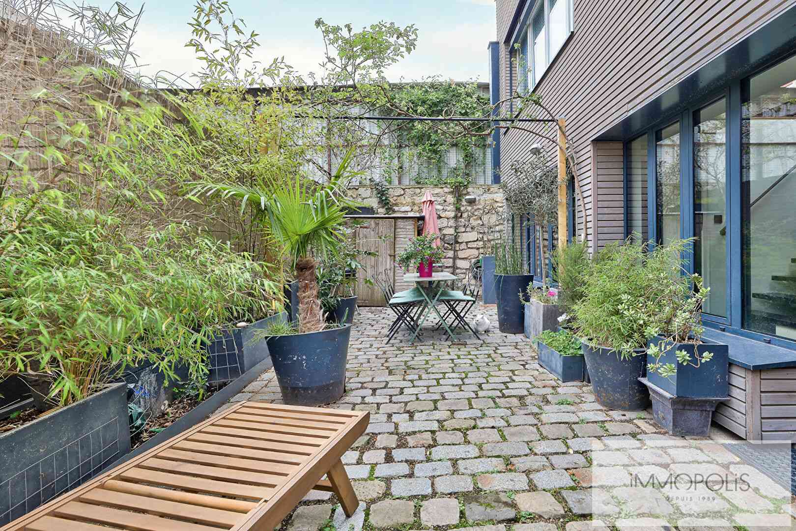 Off-Market: House with exceptional services in Saint Ouen sur Seine, 6 rooms, large reception, 1 interior courtyard and 1 terrace 2