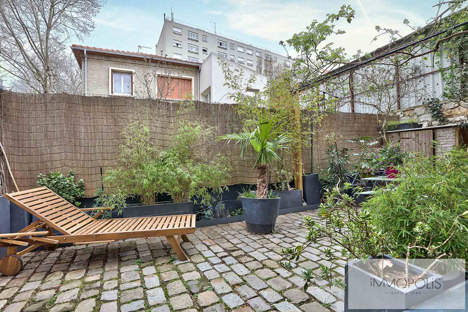 Off-Market: House with exceptional services in Saint Ouen sur Seine, 6 rooms, large reception, 1 interior courtyard and 1 terrace 3