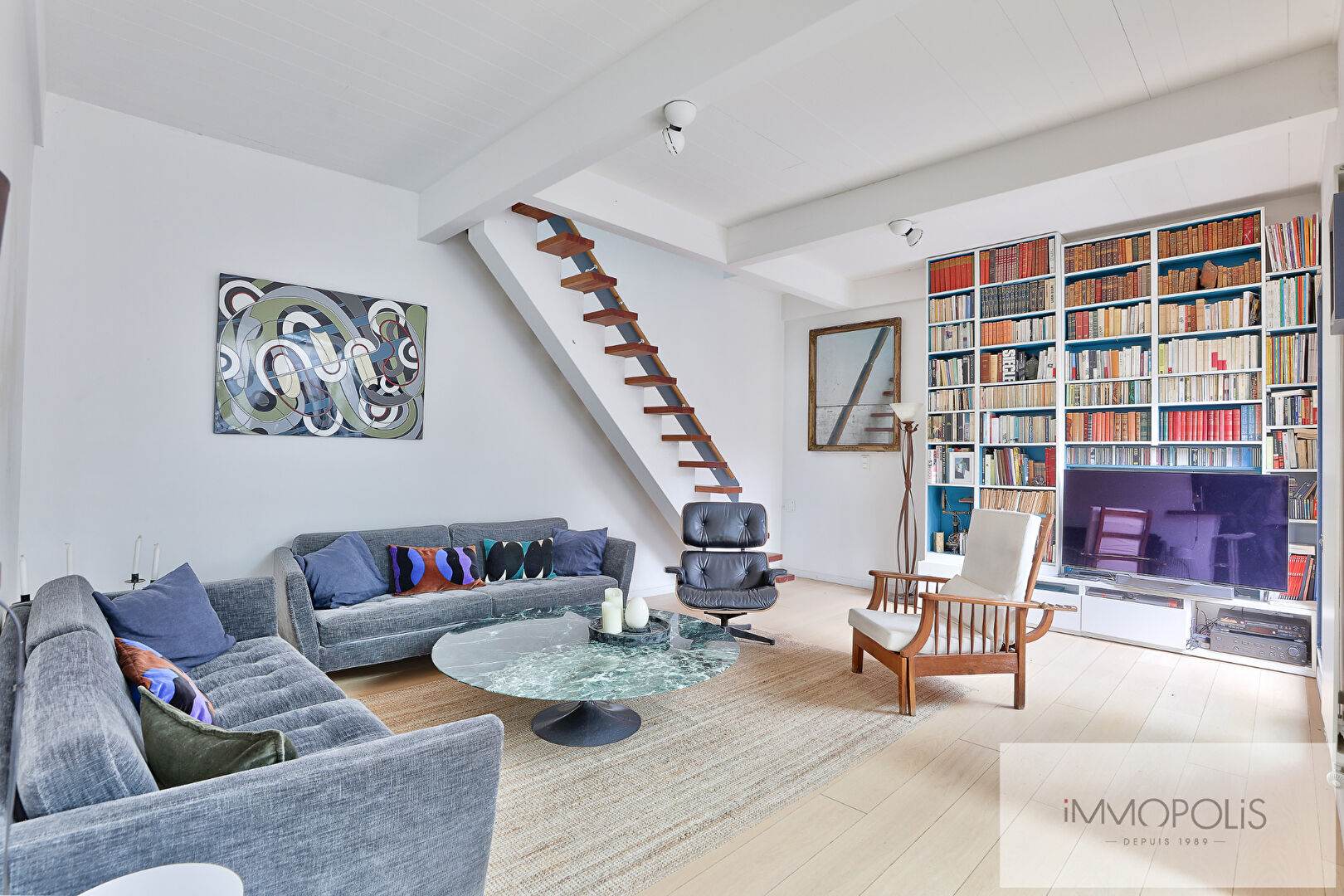 Off-Market: House with exceptional services in Saint Ouen sur Seine, 6 rooms, large reception, 1 interior courtyard and 1 terrace 4