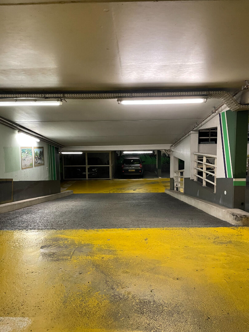 PARKING EN CONCESSION – MAIRIE 19E. 2