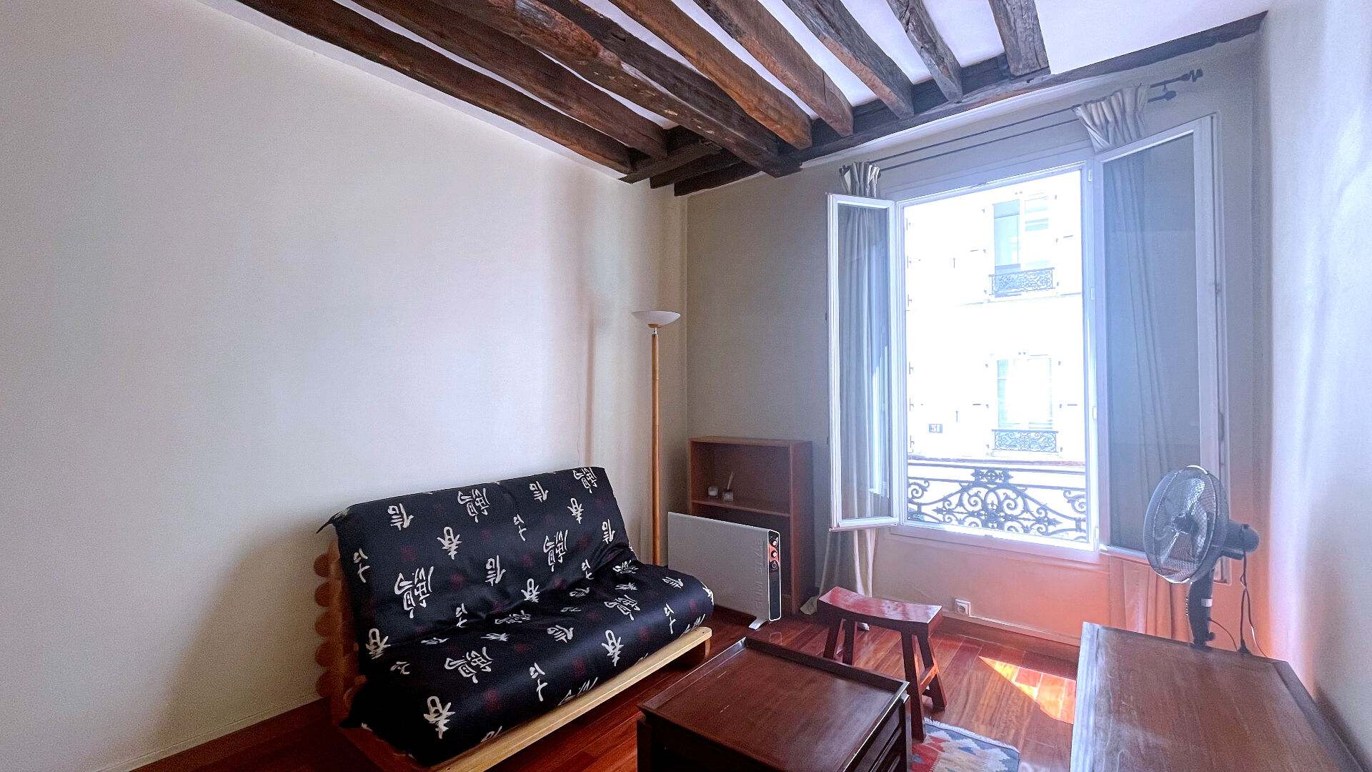 Studio full of charm with exposed beams in the heart of the highly sought -after district of Montmartre! 1