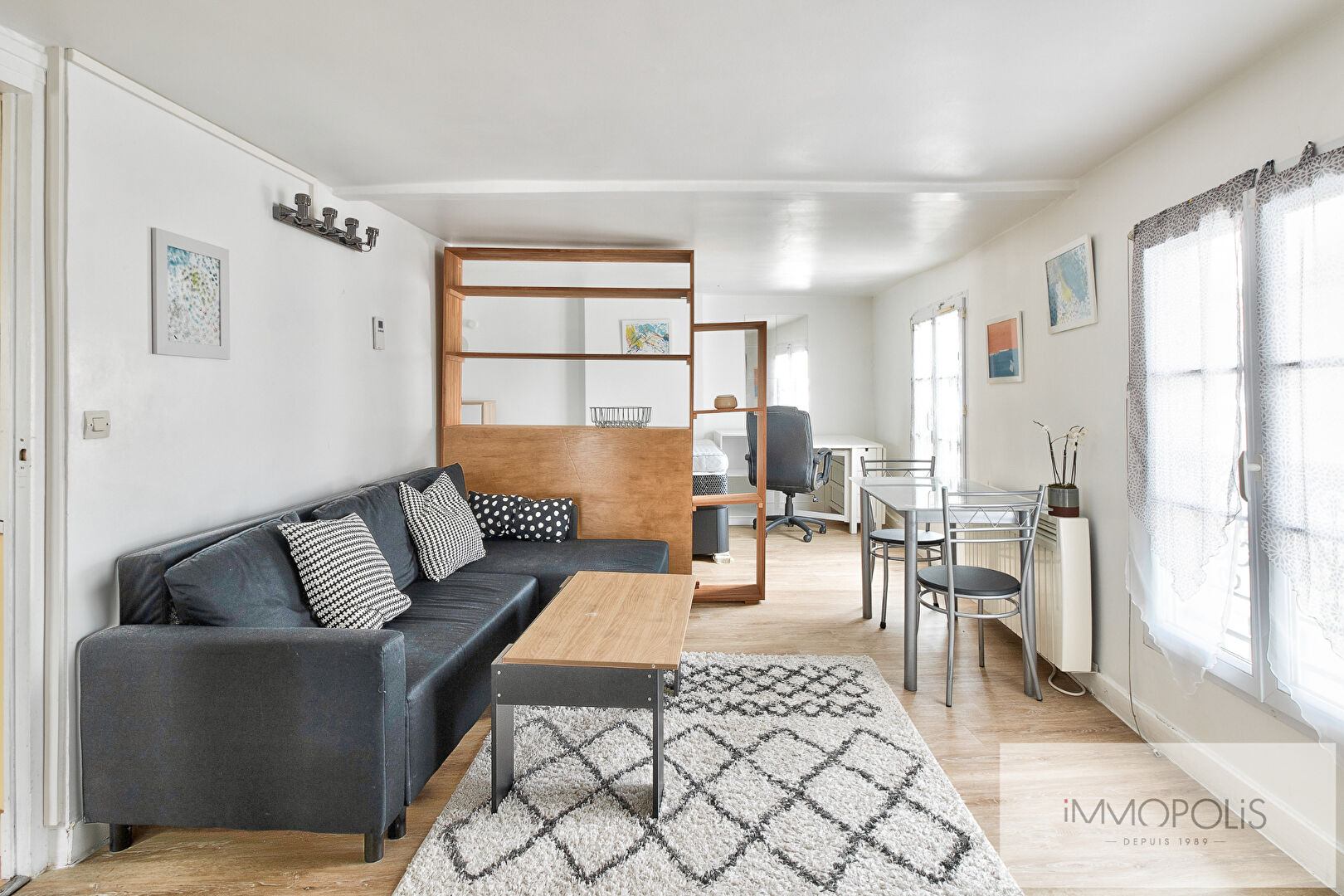 Large studio with clear vis-à-vis, in 6th and top floor with lift, in full so-fi! 1