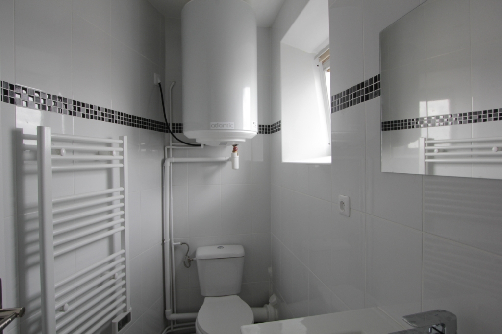 Rue Ramey – Grand studio Traversant au dernier étage 6