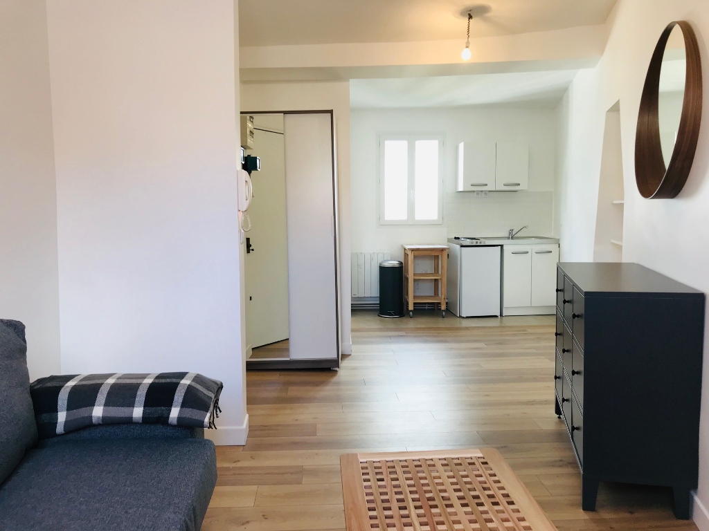 Ramey street – Large studio crossing on the top floor 3