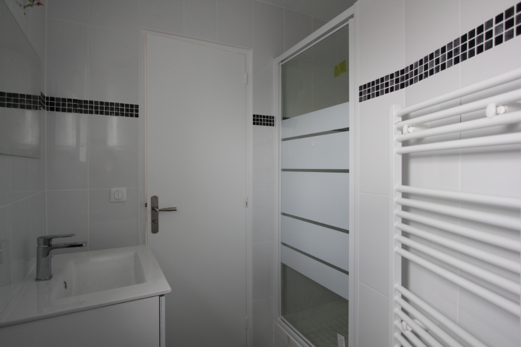 Ramey street – Large studio crossing on the top floor 5
