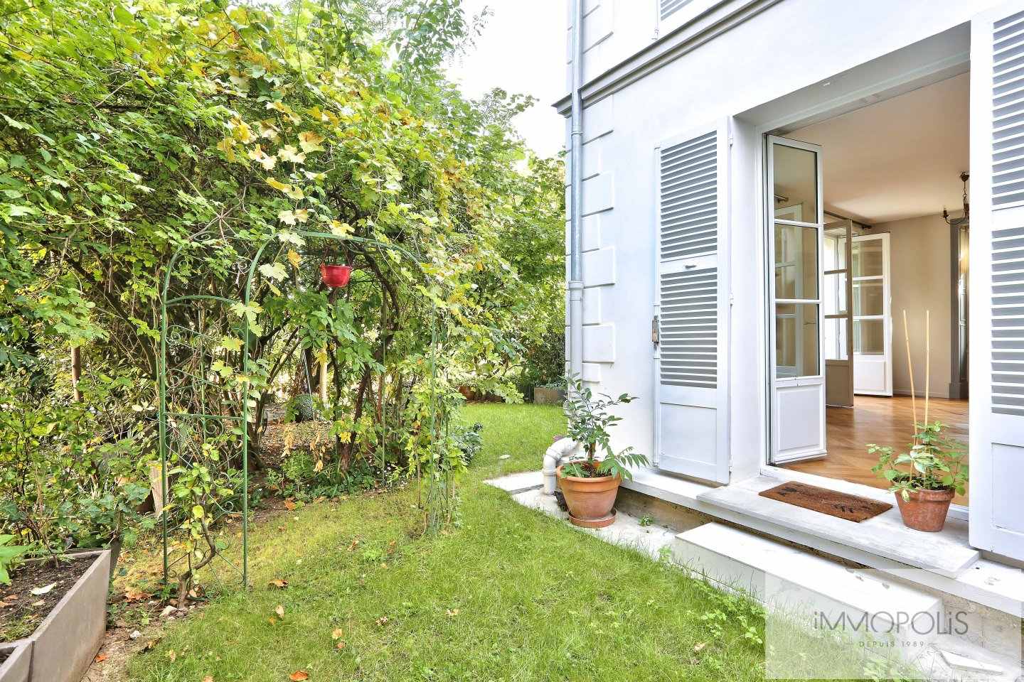 Residence « Folie Sandrin » in Montmartre. 1