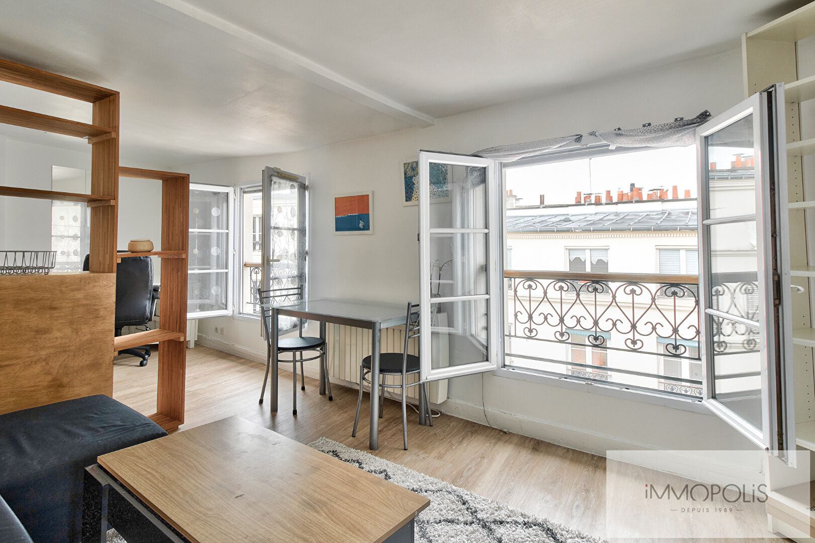 Large studio with clear vis-à-vis, in 6th and top floor with lift, in full so-fi! 1