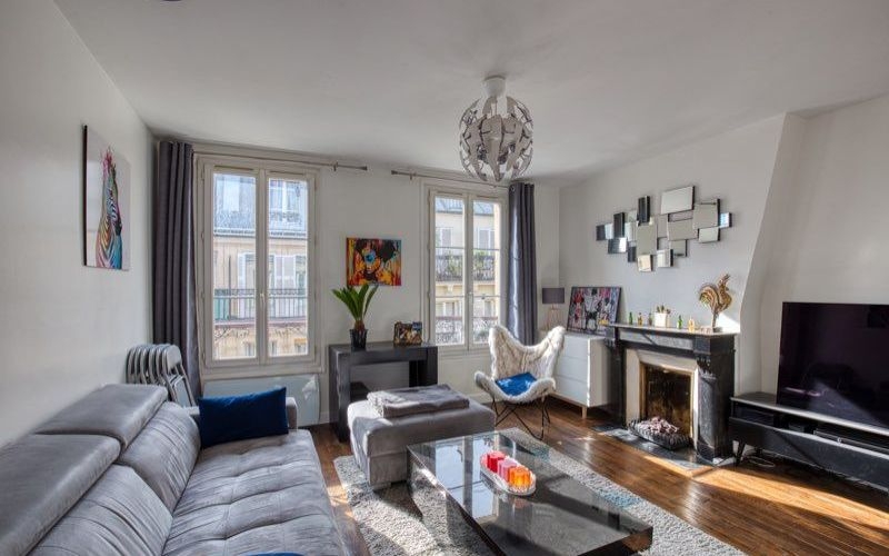 Secteur Abbesses, rue Burq, appartement en excellent état, clair et calme ! 1
