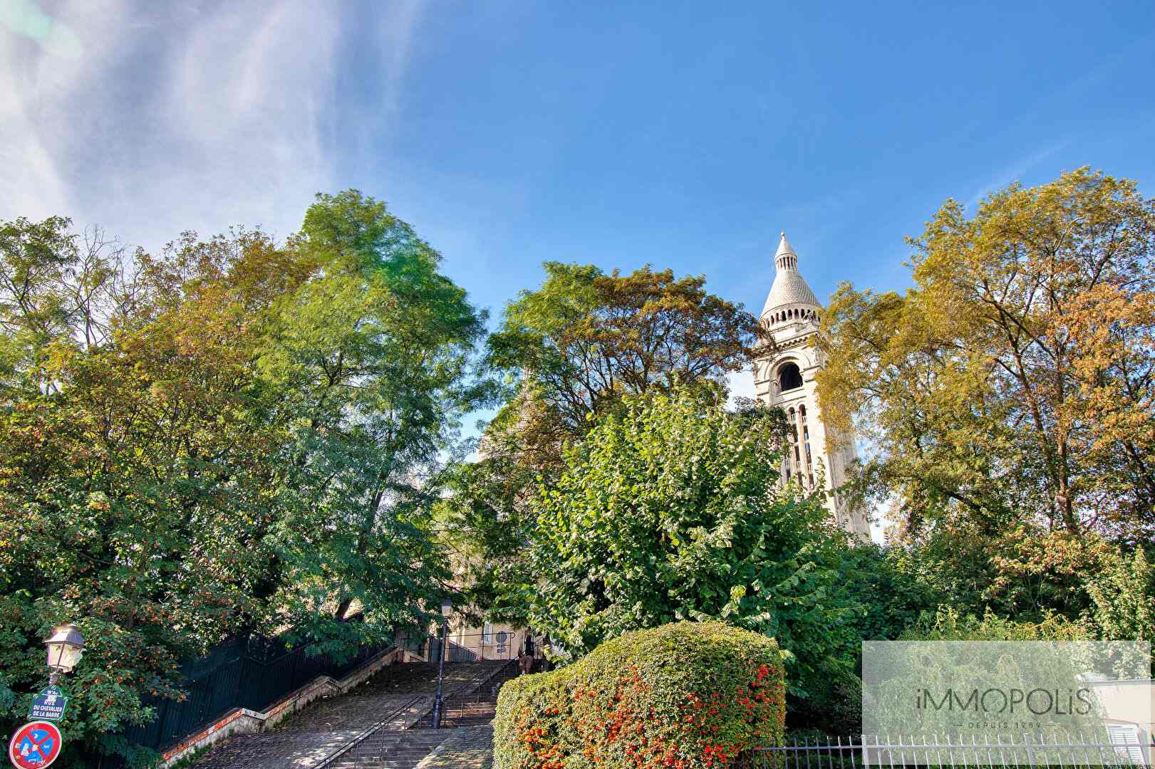 Magnifique appartement avec vue dégagée, en 2ème et dernier étage, au pied du Sacré-Coeur ! 1