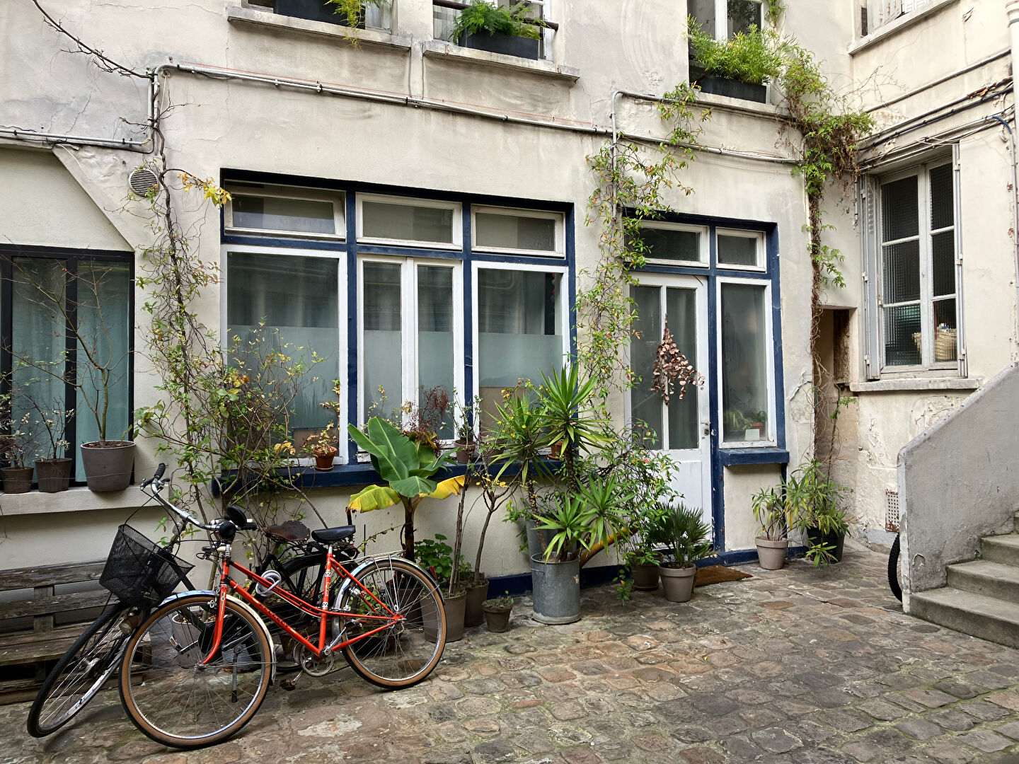 Charmant studio / atelier avec verrière, en RDC sur cour, Paris 9e entre Notre Dame de Lorette et le Square Montholon 1