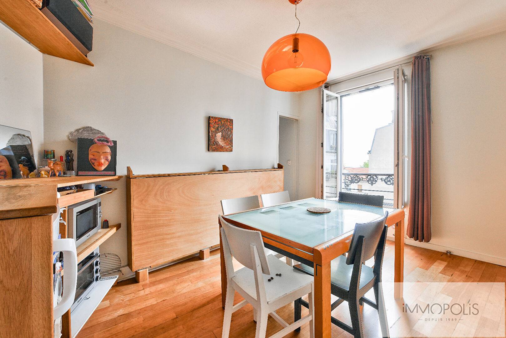 Apartment in the heart of the abbesses with clear view! 1