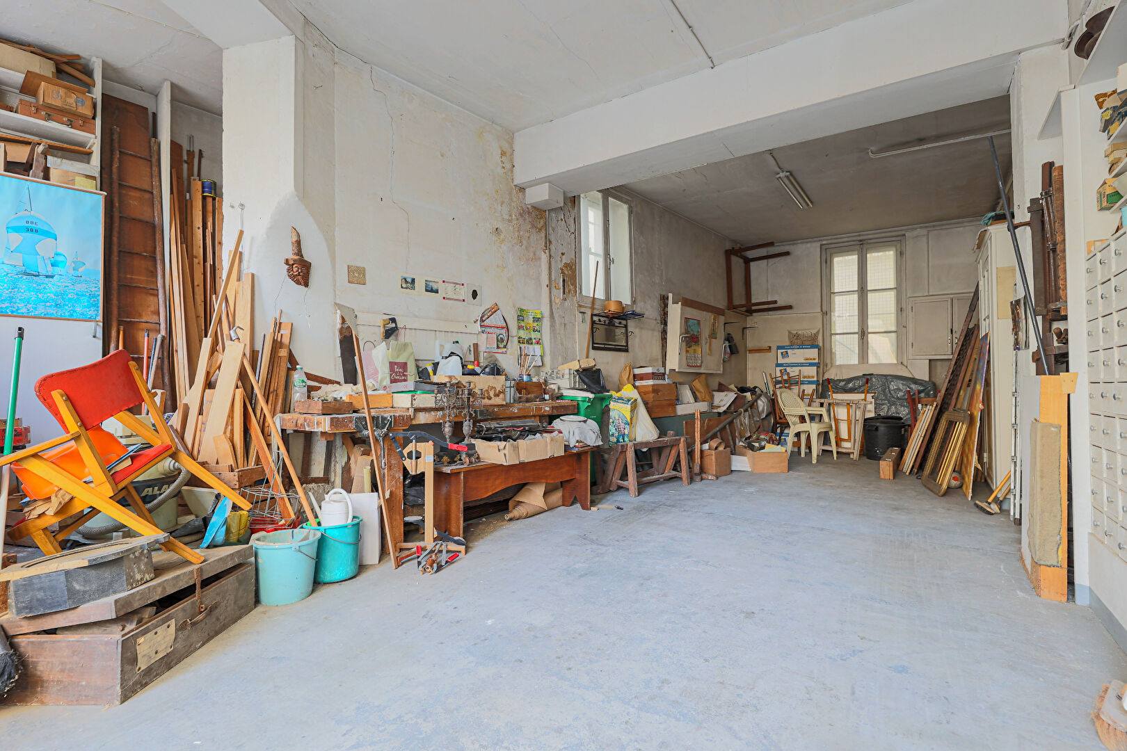 Rare in Montmartre: spacious commercial premises of 107.13 m² with 3 vast cellars! 11
