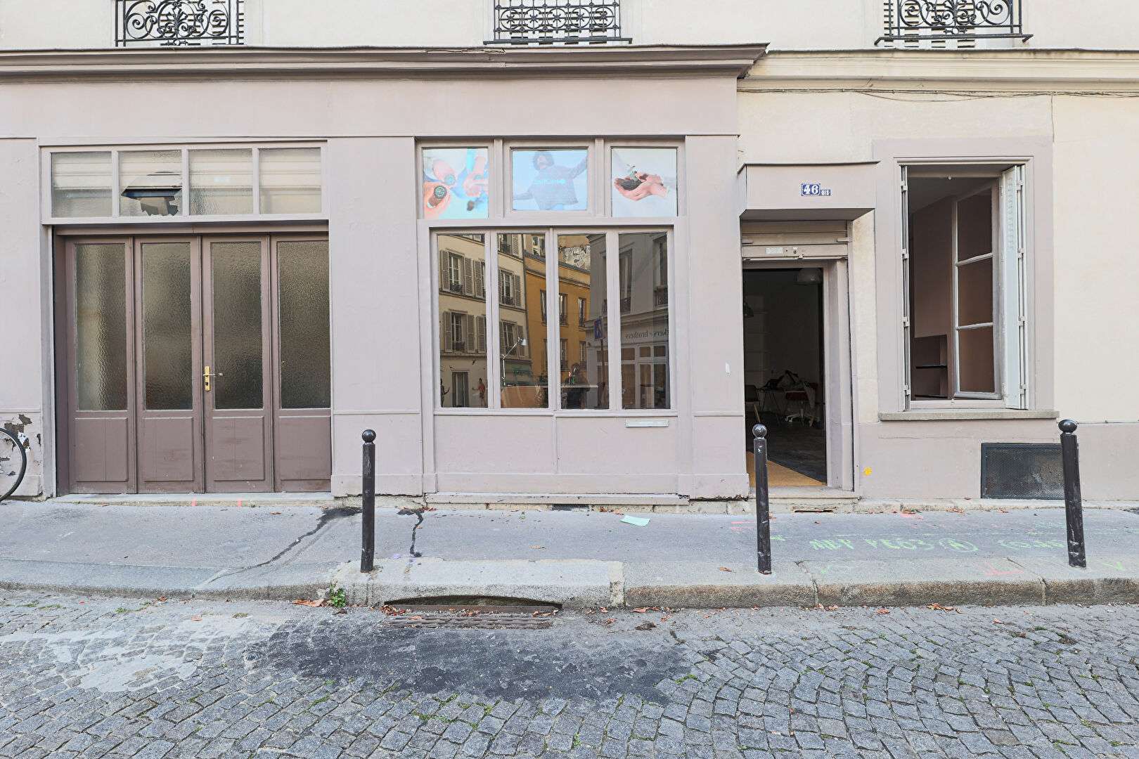 Rare in Montmartre: spacious commercial premises of 107.13 m² with 3 vast cellars! 14