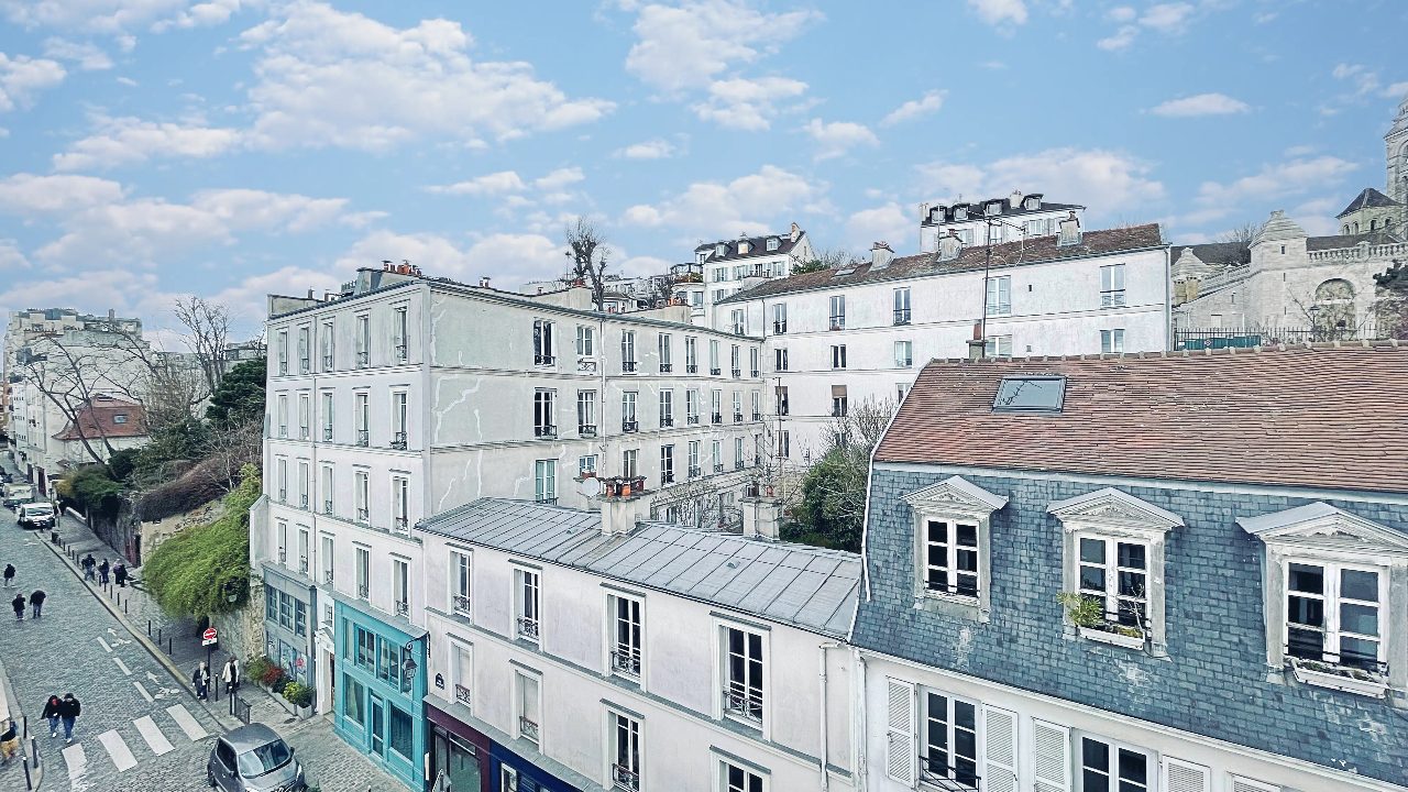 Haven of peace with a view of the Sacred Heart and Paris, in the top floor in Montmartre! 5