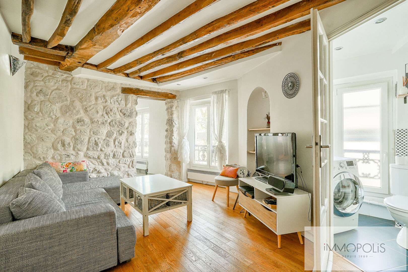 Apartment two rooms of 35m² full of charm 4